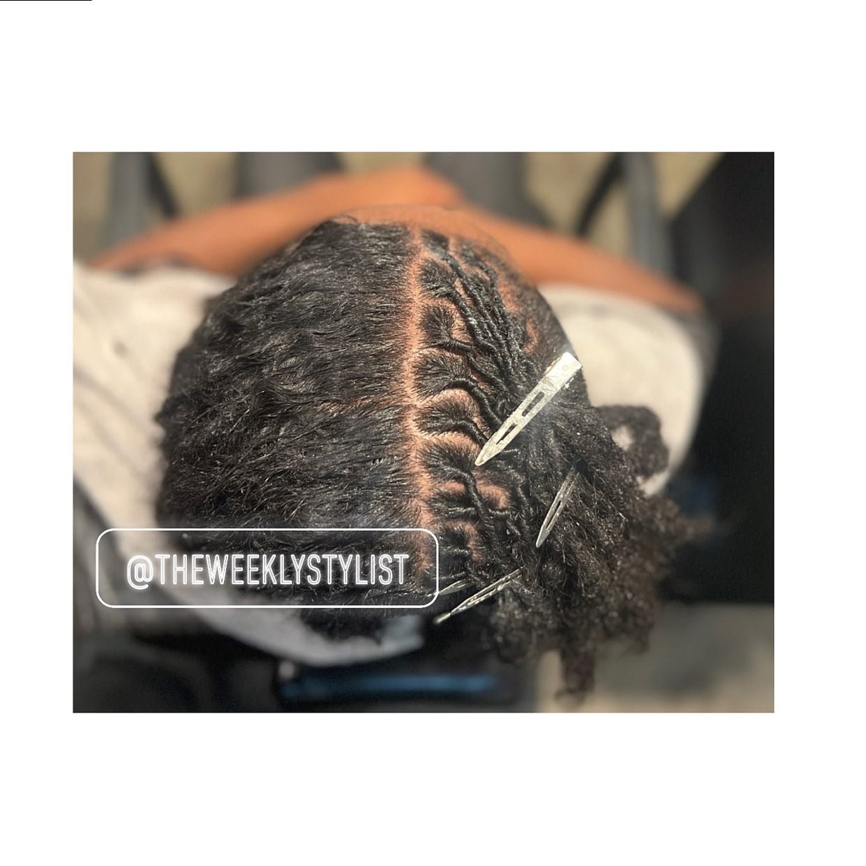 🖤Shampoo and Retwist 

🖤Details Below.

🖤 Duration: 1 HR 40 MIN
Shampoo 10min
Retwist 30 min,
Dryer 60 min 

🖤Price: (pricing is based on clients hair density and choice of style)

🖤Client: 60-70 Natural Parted Locs. 
Hair Type 3B Maintenance su