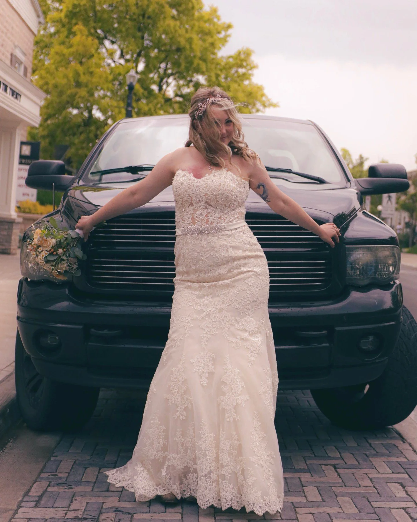 What a beautiful day for a beautiful bride 😍

 #letmetellyourstory #documentyourdays #dayinthelife #familyphotography #familyphotographer #familyphotographers #ottawaphotographer #storyteller #jessinminiature #momentslikethese #pricelessmoments #pri