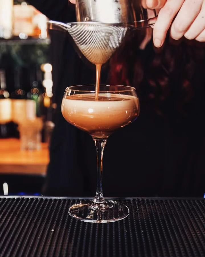Tuesday Tipples means only one thing 👀....

&bull;

2 for &pound;15 classic cocktails all night long🍸

&bull;

Open till 11pm tonight, join us! 

#locusbarharrogate #cocktailbar #harrogateblogger #harrogatemusic #harrogateadvertiser #harrogatebar #