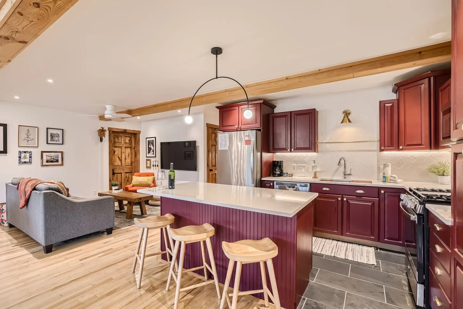 905694-29_Kitchen.jpg