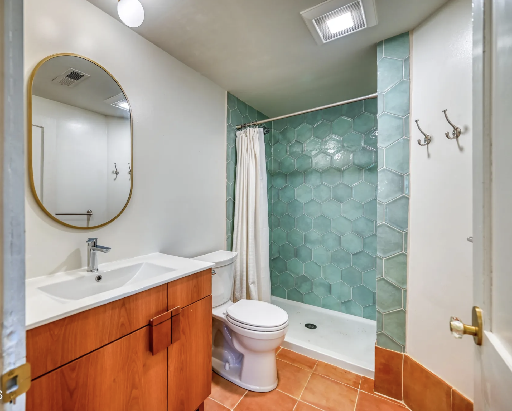 2121-Gibson-bath1.png