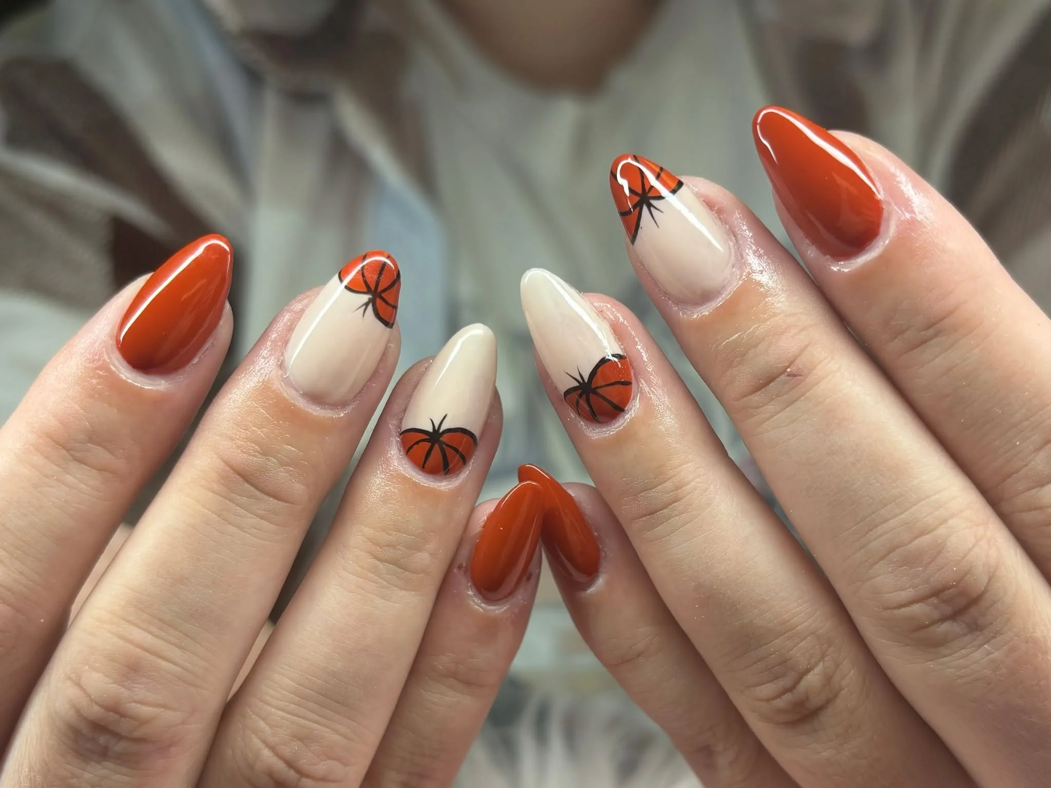 ✨ Nails are the first thing people notice... what are yours saying? ✨
@karlznailz is serving up sets that are clean, sharp, and build to last!

🚫No more hiding your hands
🚫No more weak, breaking nails
🚫No ore basic polish that chips in days

💅🏽 