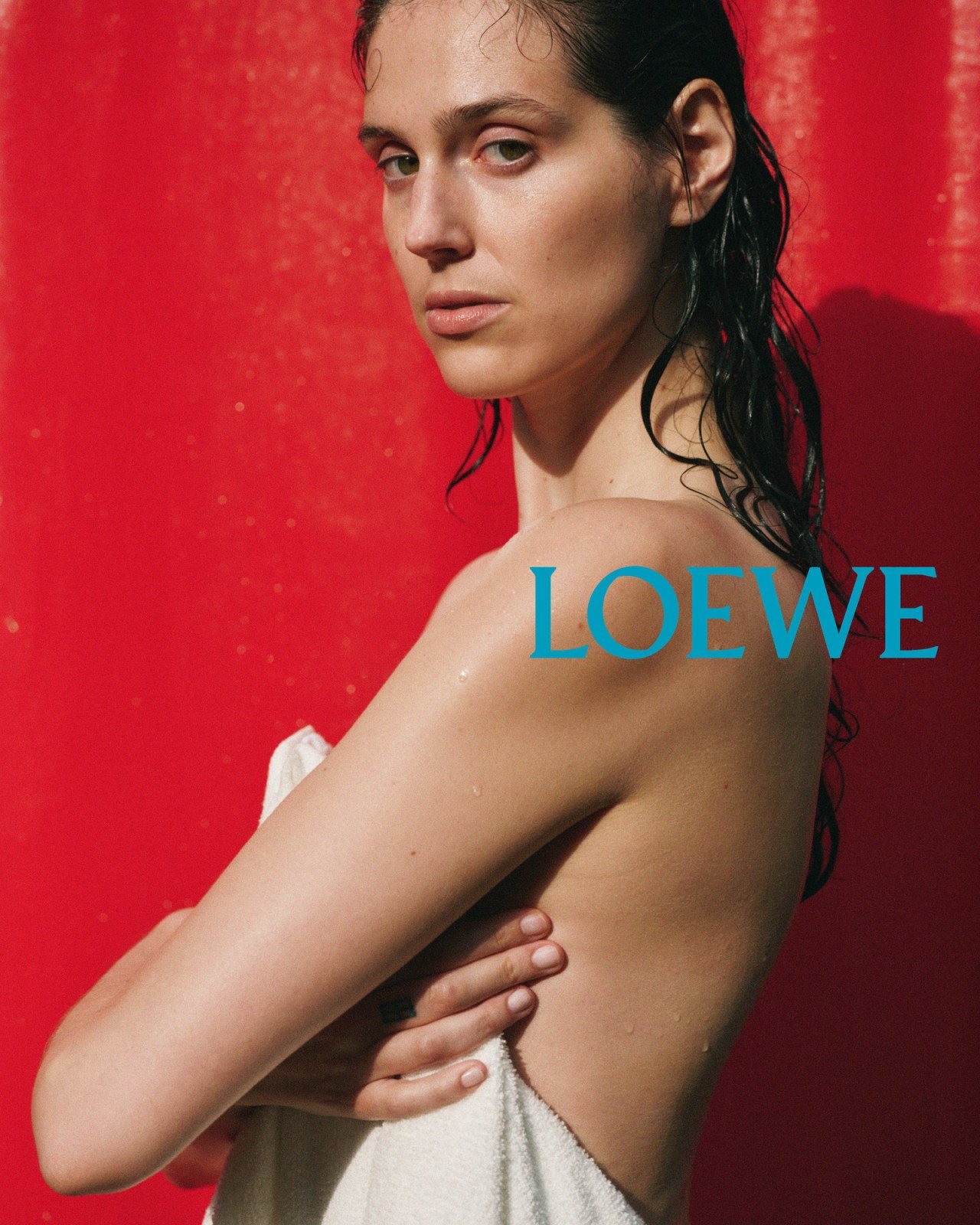 LOEWE_SS26_WW_SHOW_TEASER_EVA_VICTOR_sRGB_CROPPED_28_4x5.jpg
