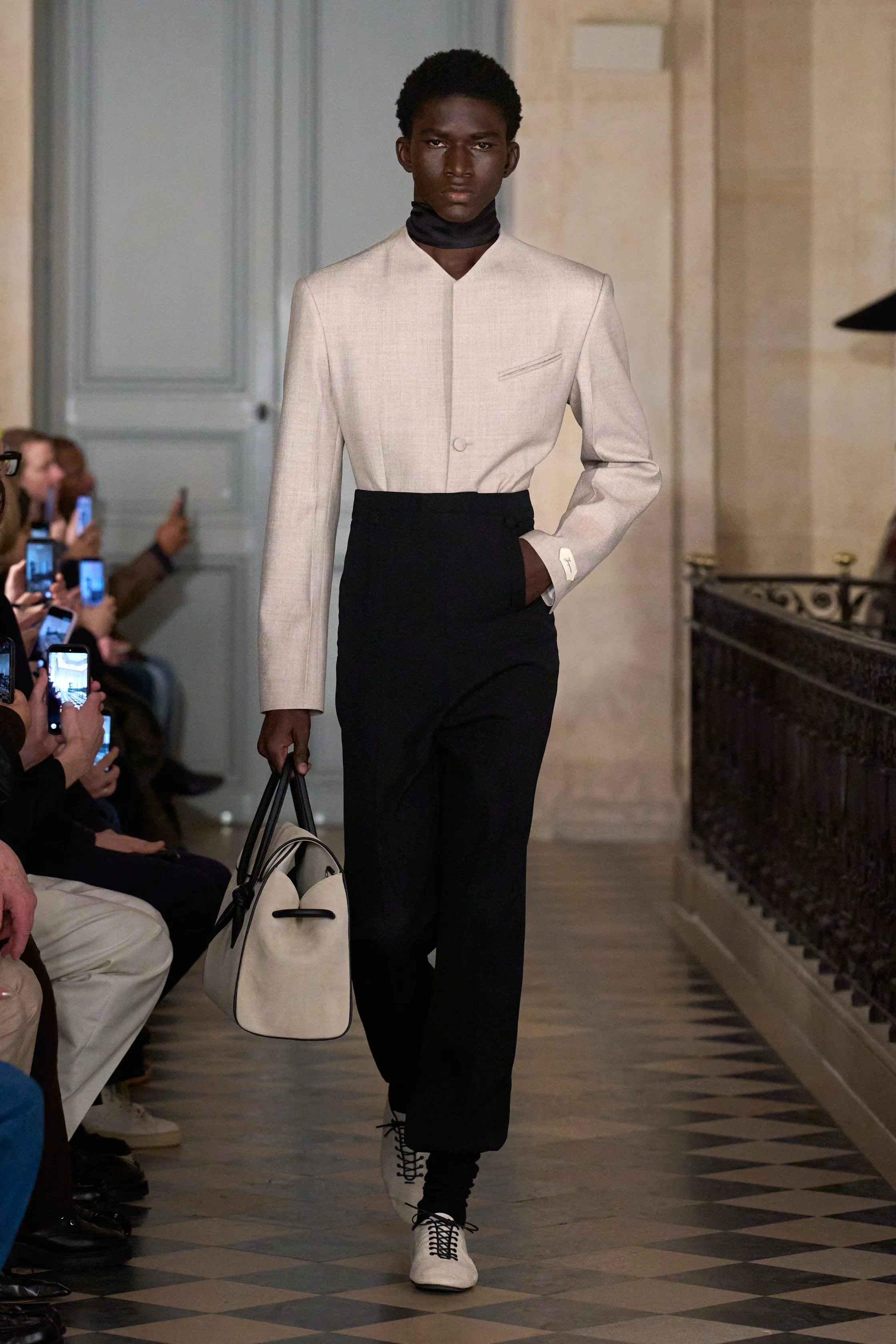 00002-jacquemus-fall-2026-ready-to-wear-credit-gorunway.webp