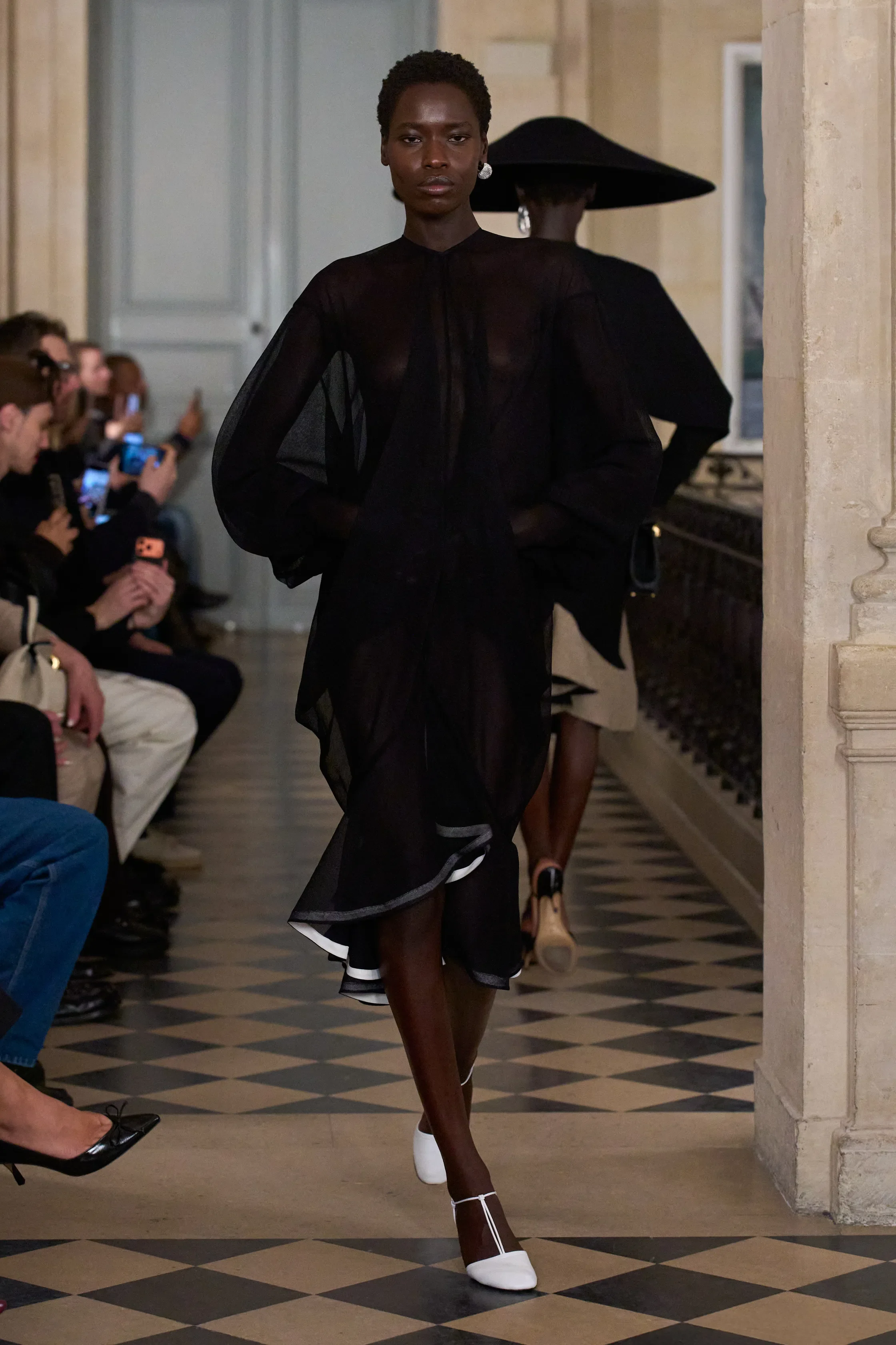 00004-jacquemus-fall-2026-ready-to-wear-credit-gorunway.webp
