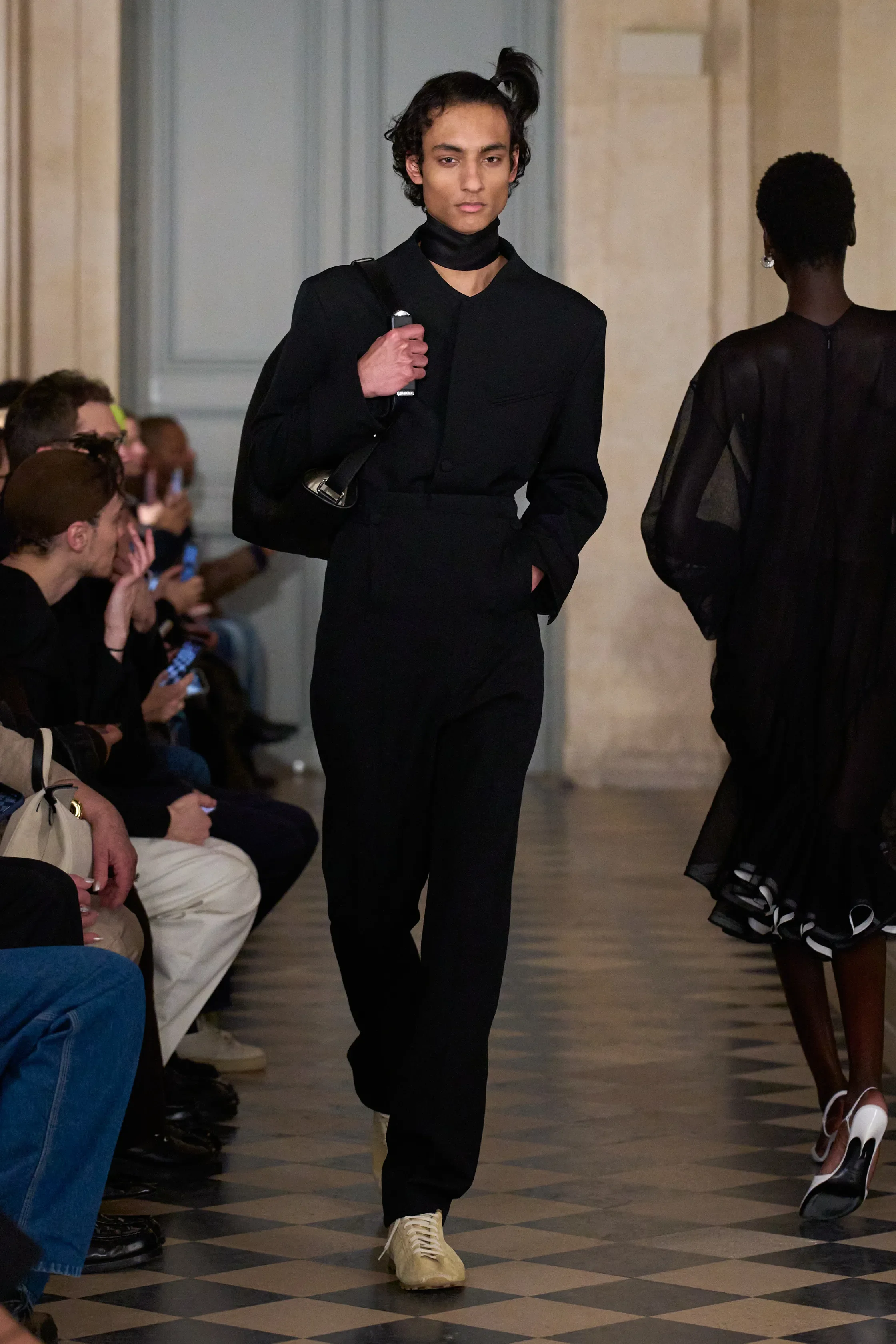 00006-jacquemus-fall-2026-ready-to-wear-credit-gorunway.webp
