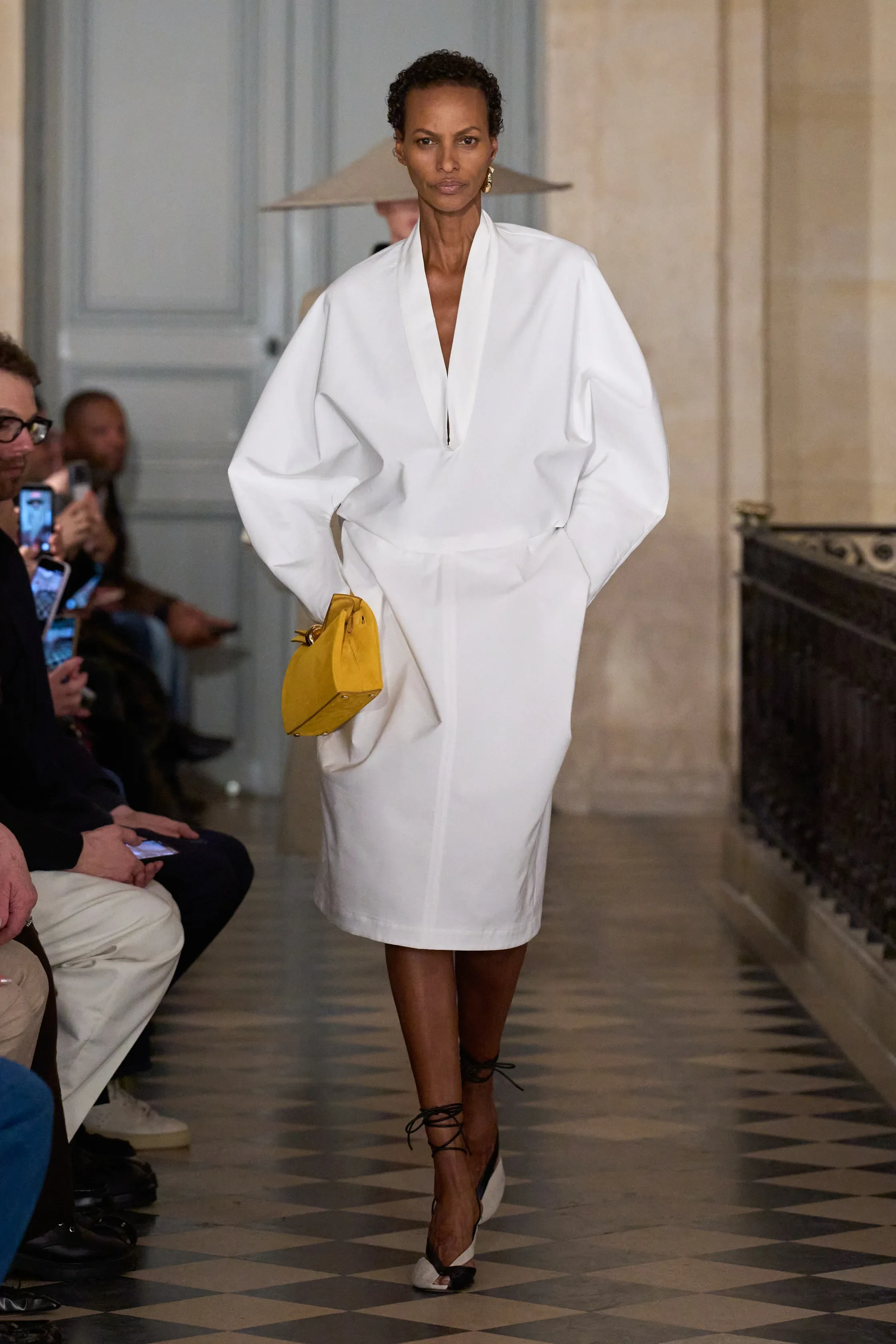00008-jacquemus-fall-2026-ready-to-wear-credit-gorunway.webp