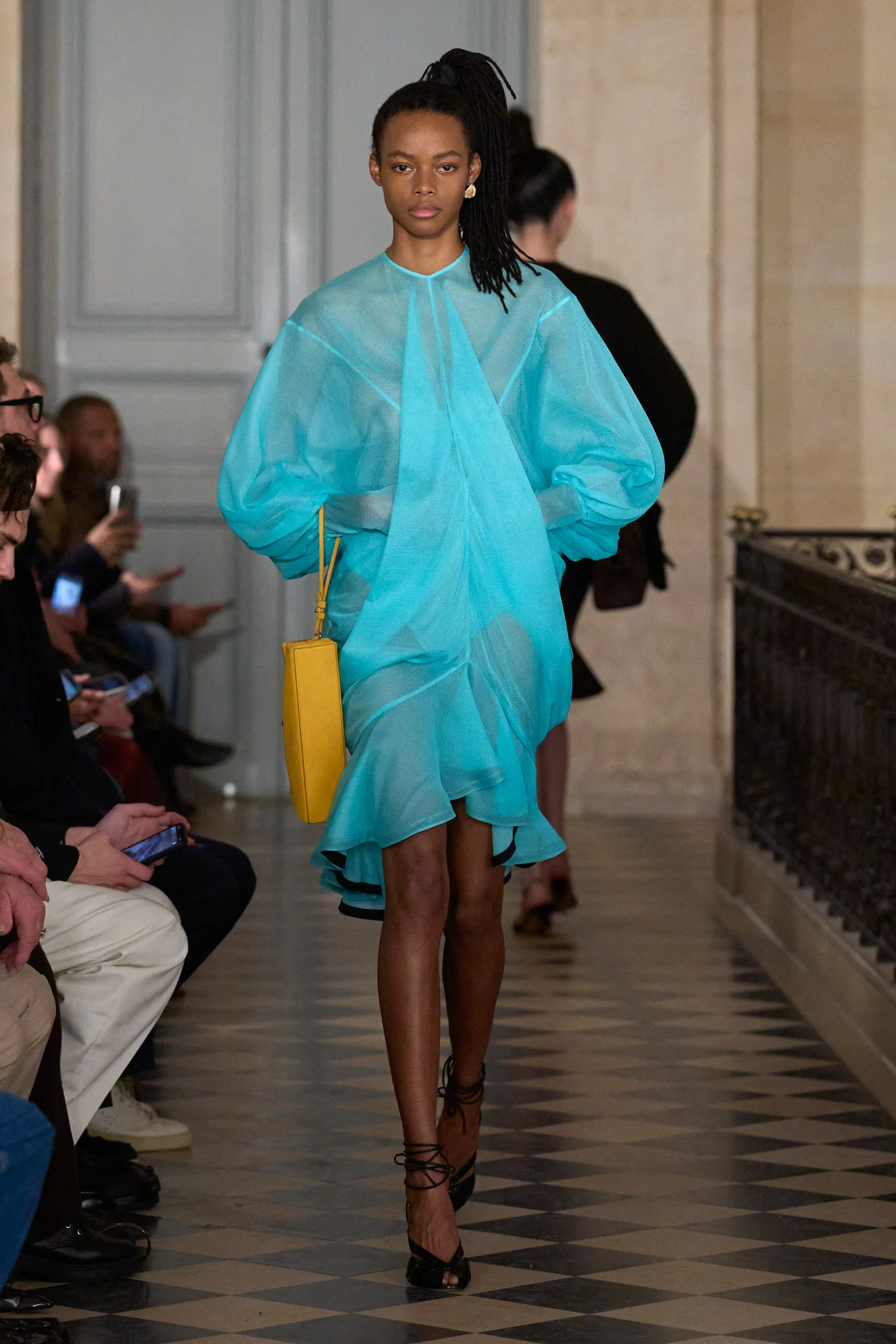 00033-jacquemus-fall-2026-ready-to-wear-credit-gorunway.webp