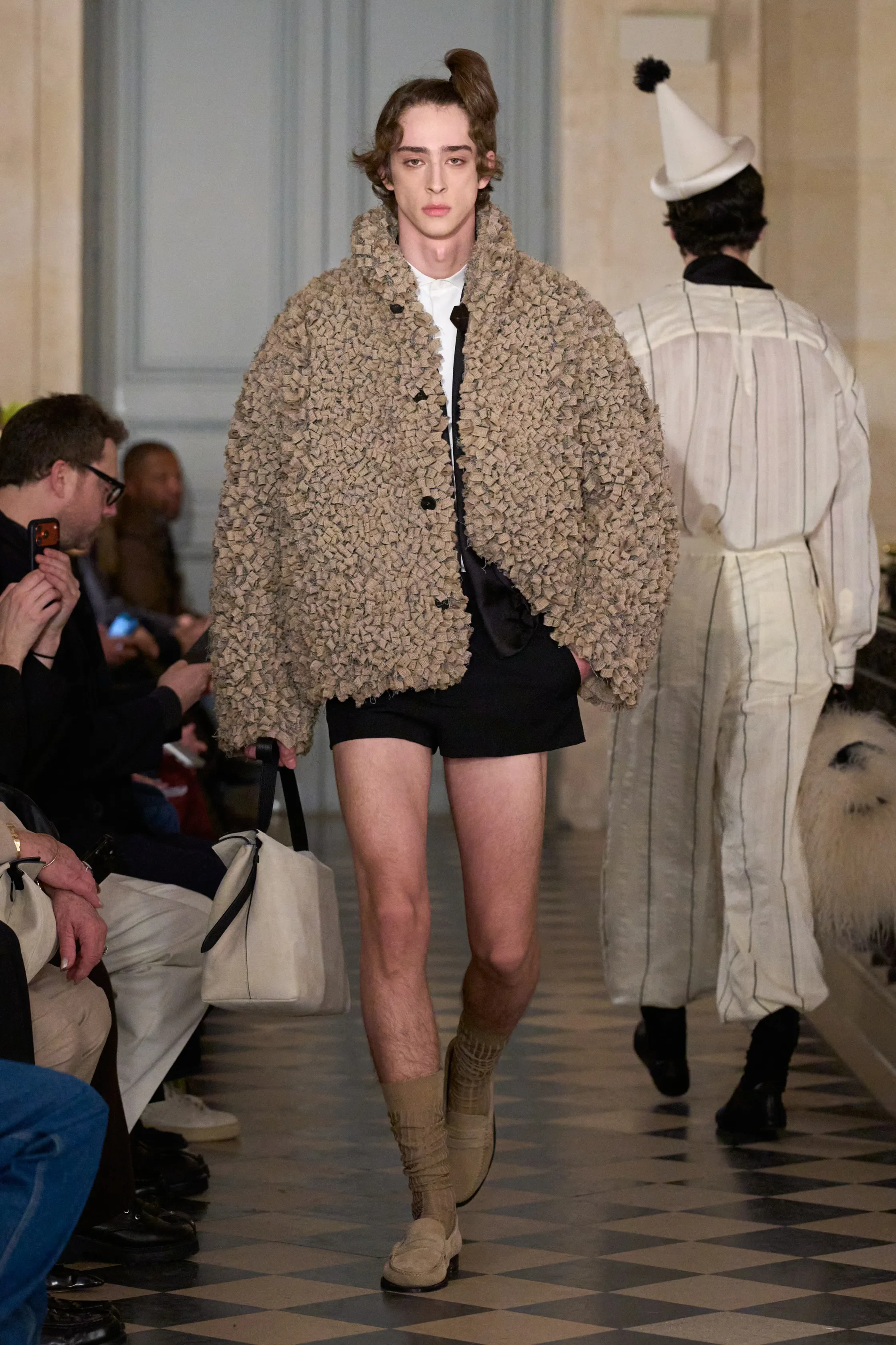 00050-jacquemus-fall-2026-ready-to-wear-credit-gorunway.webp