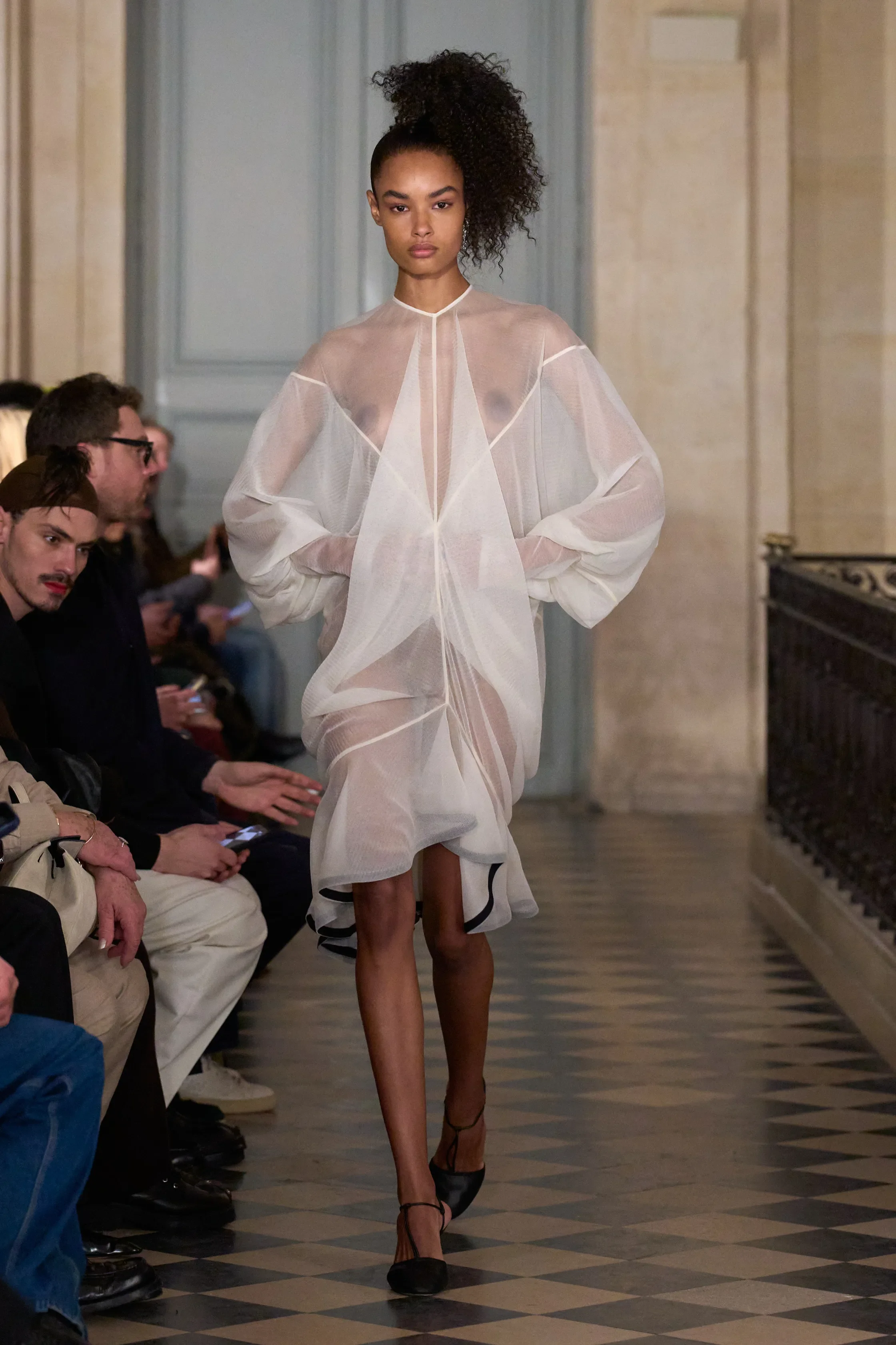 00054-jacquemus-fall-2026-ready-to-wear-credit-gorunway.webp