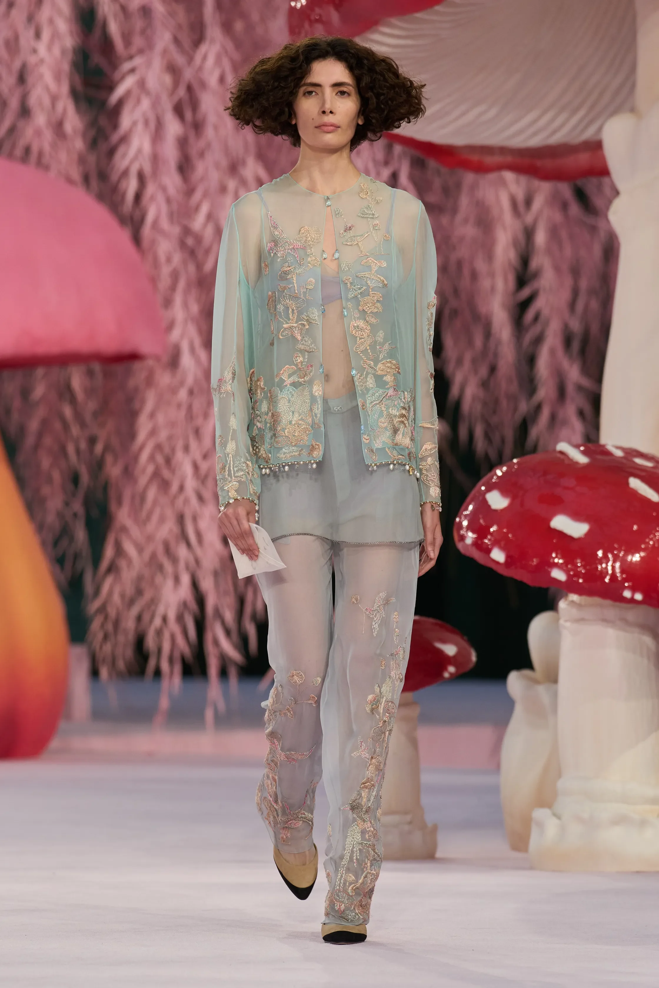 00005-chanel-spring-2026-couture-credit-gorunway.webp