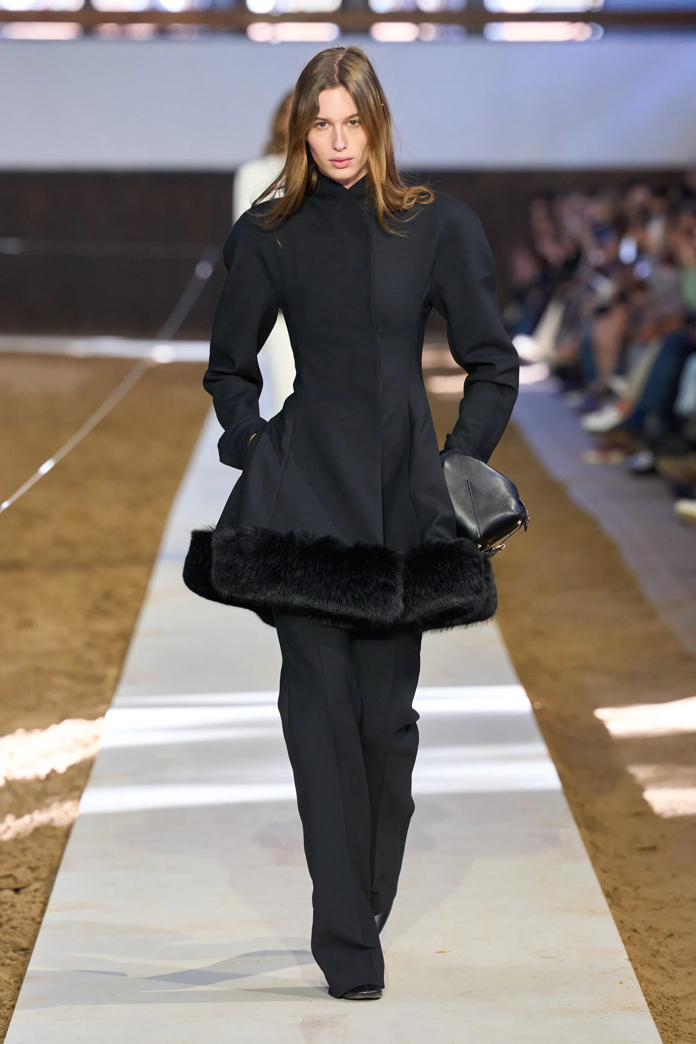 00004-stella-mccartney-fall-2026-ready-to-wear-credit-gorunway.webp