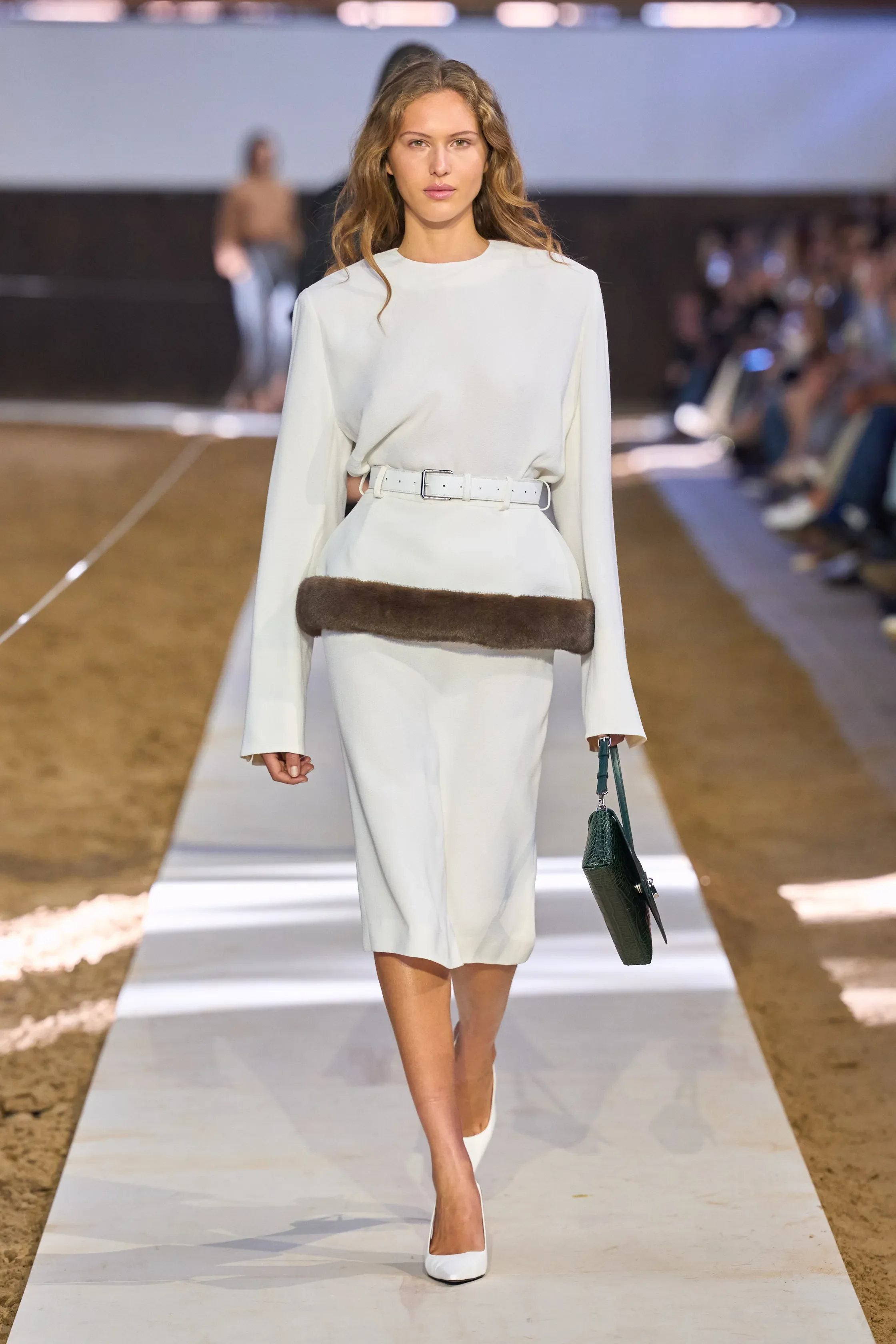 00005-stella-mccartney-fall-2026-ready-to-wear-credit-gorunway.webp