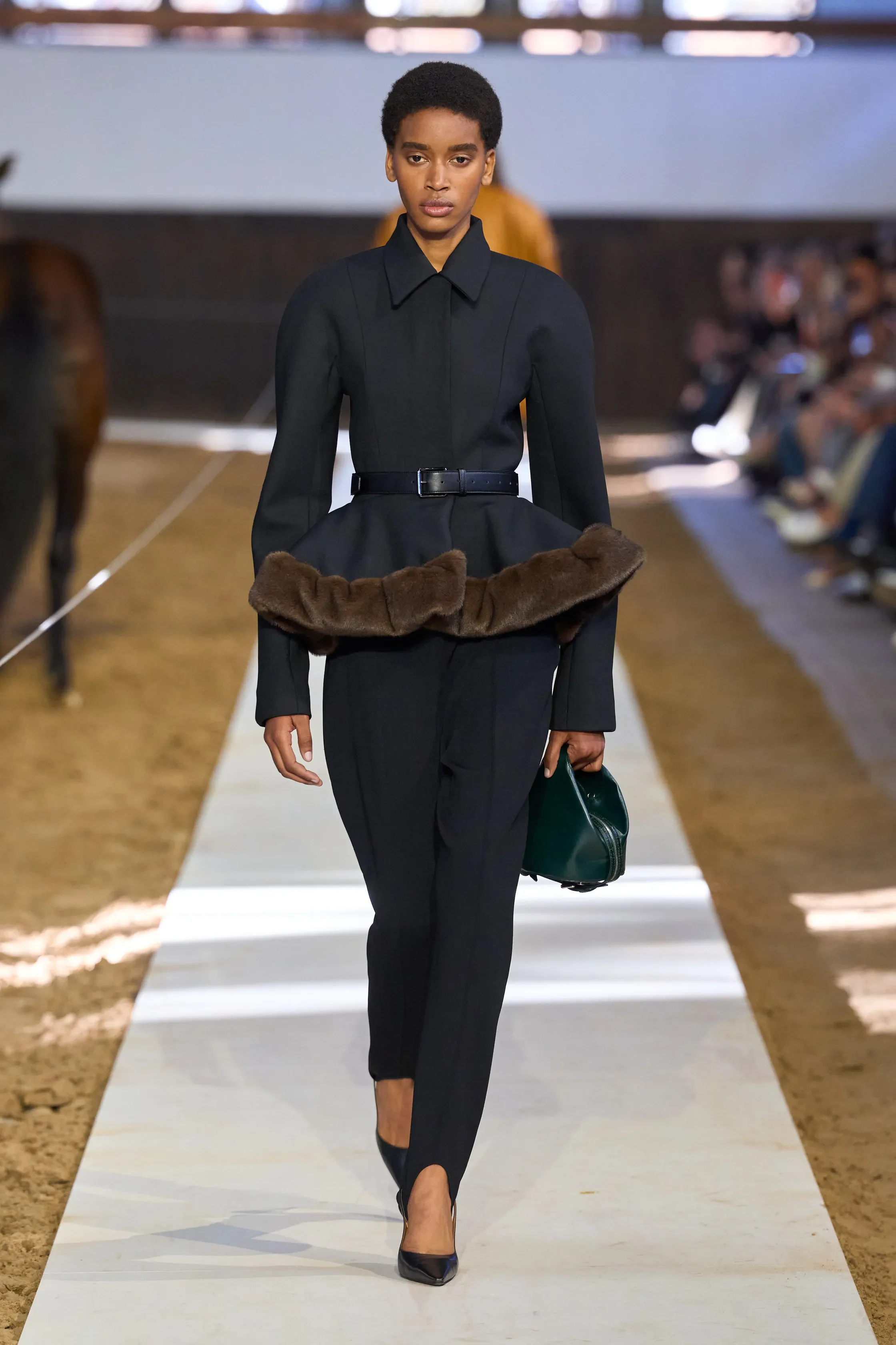 00011-stella-mccartney-fall-2026-ready-to-wear-credit-gorunway.webp