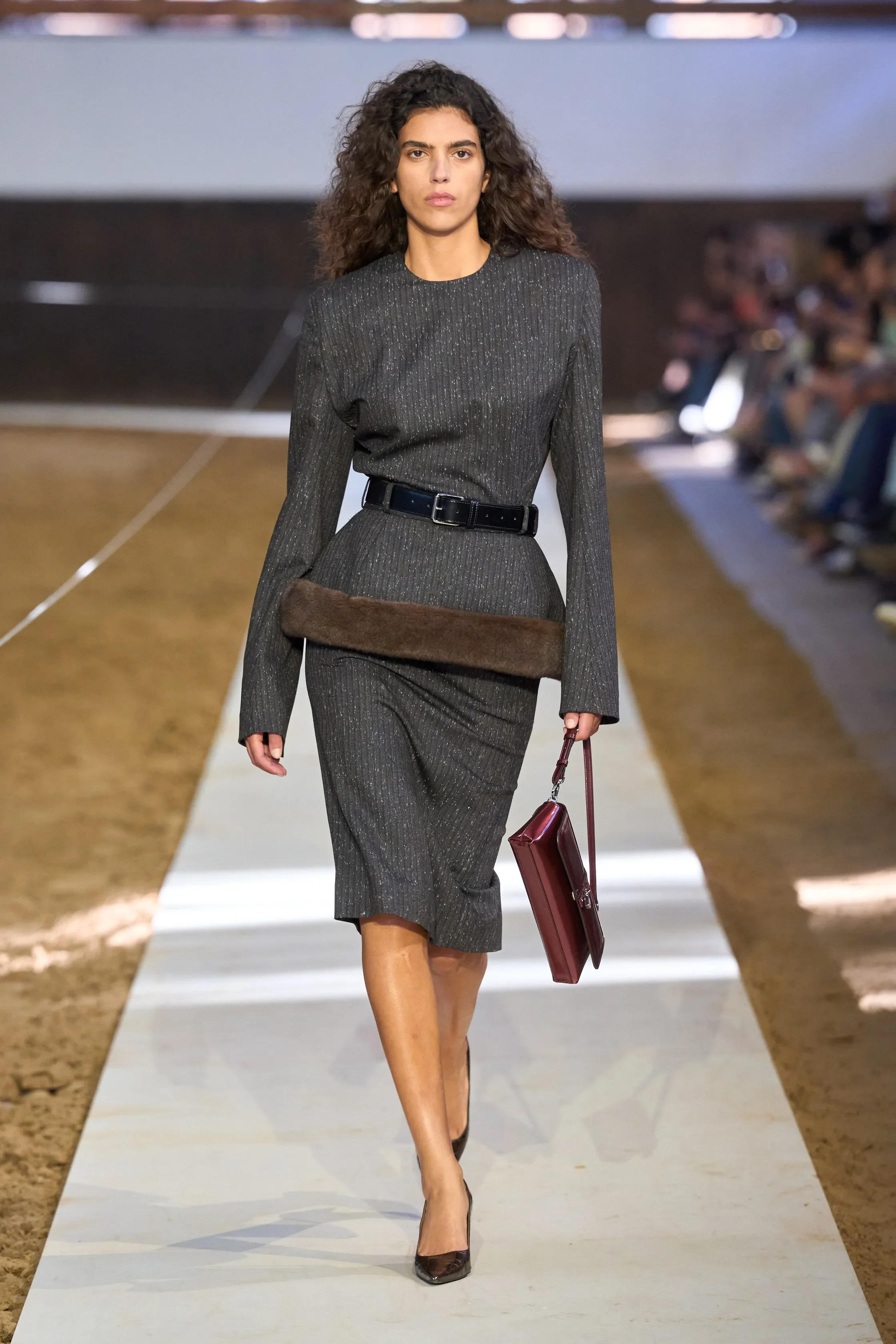 00018-stella-mccartney-fall-2026-ready-to-wear-credit-gorunway.webp