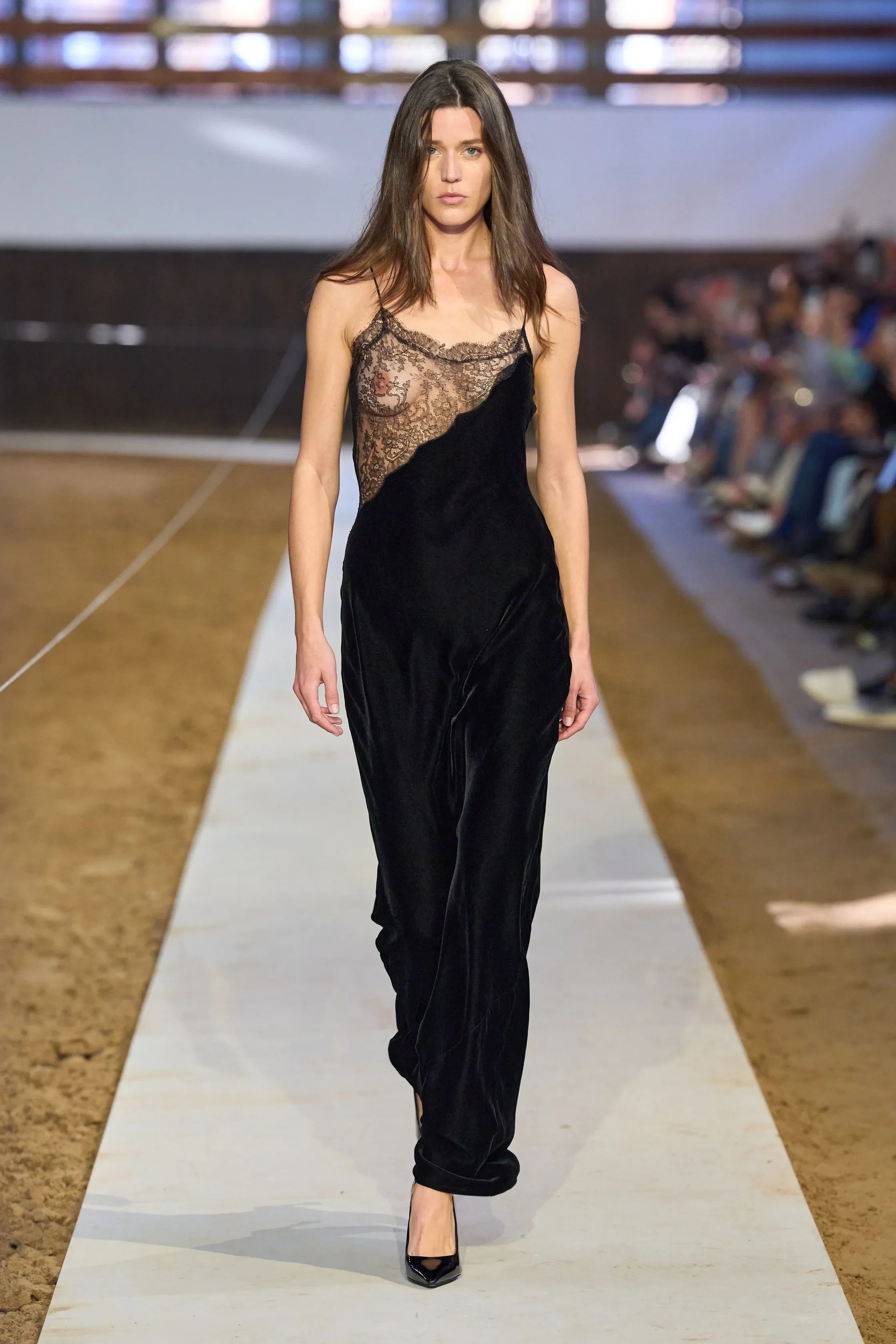 00038-stella-mccartney-fall-2026-ready-to-wear-credit-gorunway.webp