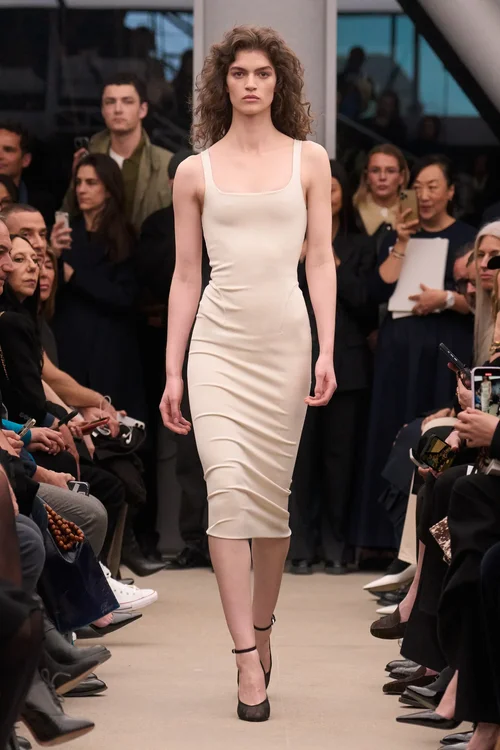 【Azzedine Alaia】アズディン・アライア　★★大幅に値下げしました Azzedine Alaïa Fall 2026 Ready to Wear Collection Review — Éditaires