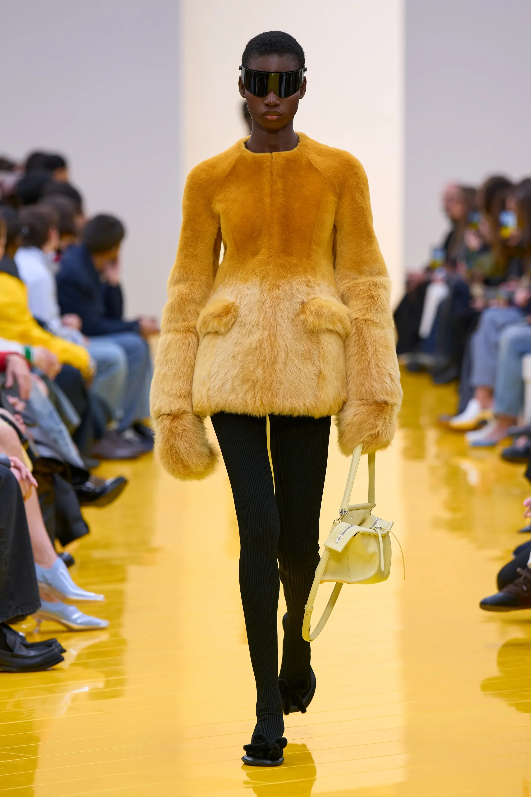 00002-loewe-fall-2026-ready-to-wear-credit-gorunway.webp