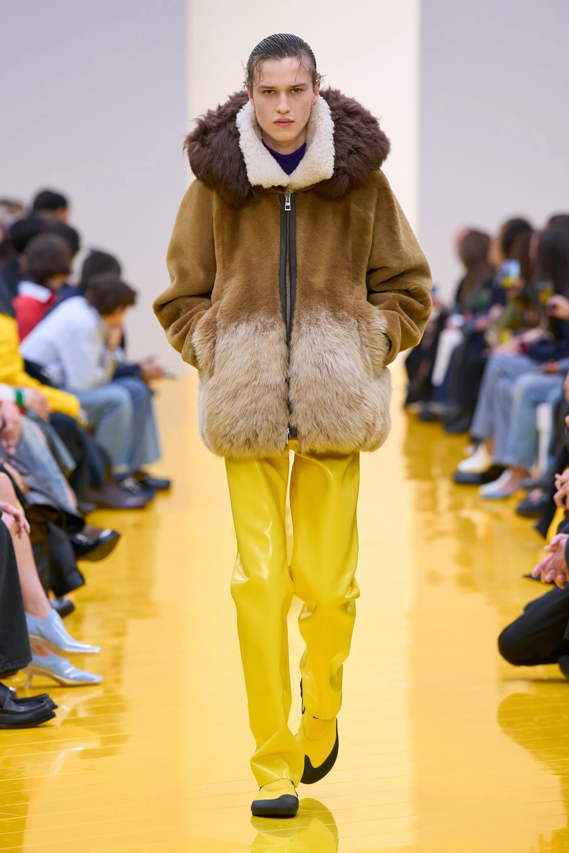 00005-loewe-fall-2026-ready-to-wear-credit-gorunway.webp