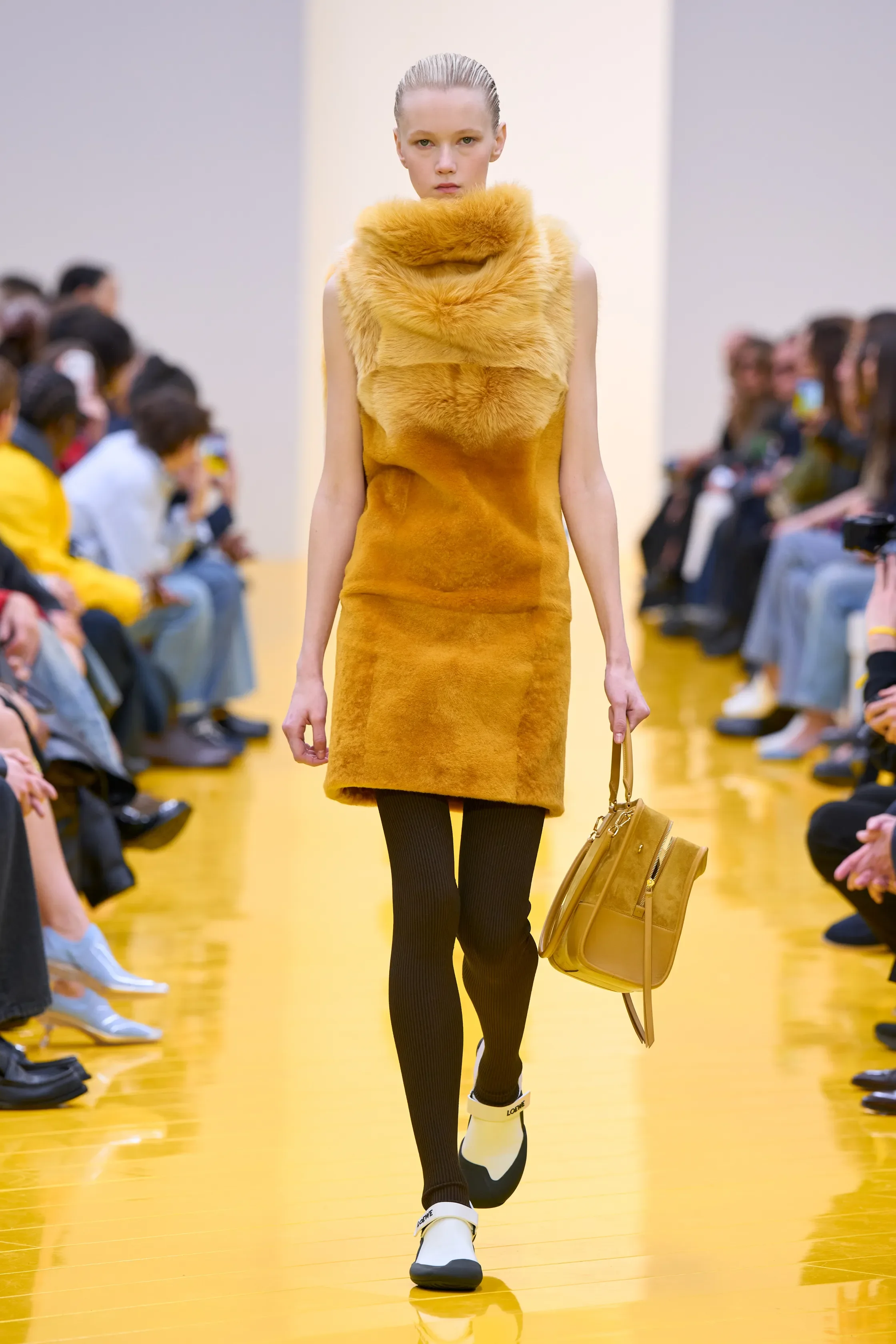 00006-loewe-fall-2026-ready-to-wear-credit-gorunway.webp