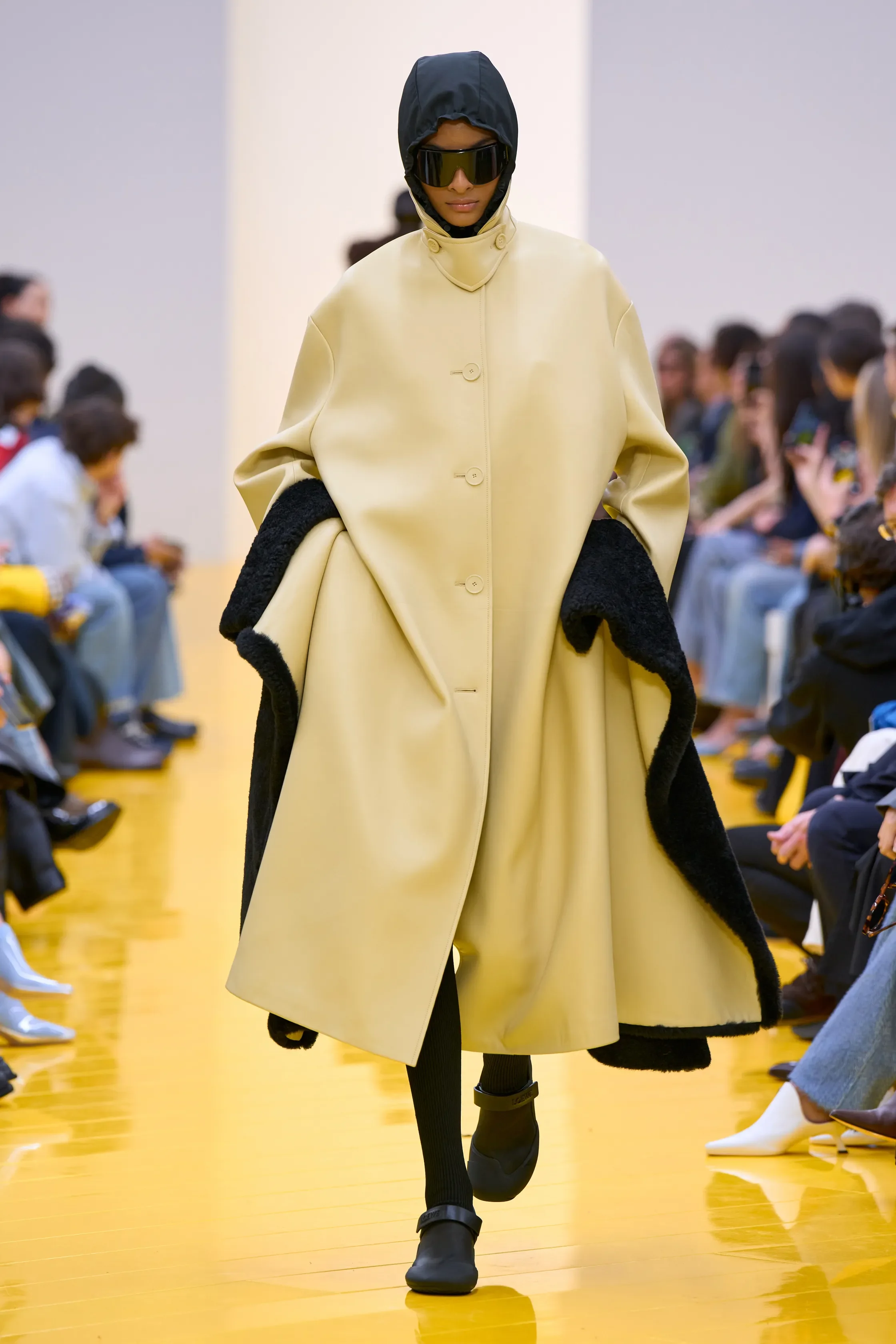 00018-loewe-fall-2026-ready-to-wear-credit-gorunway.webp