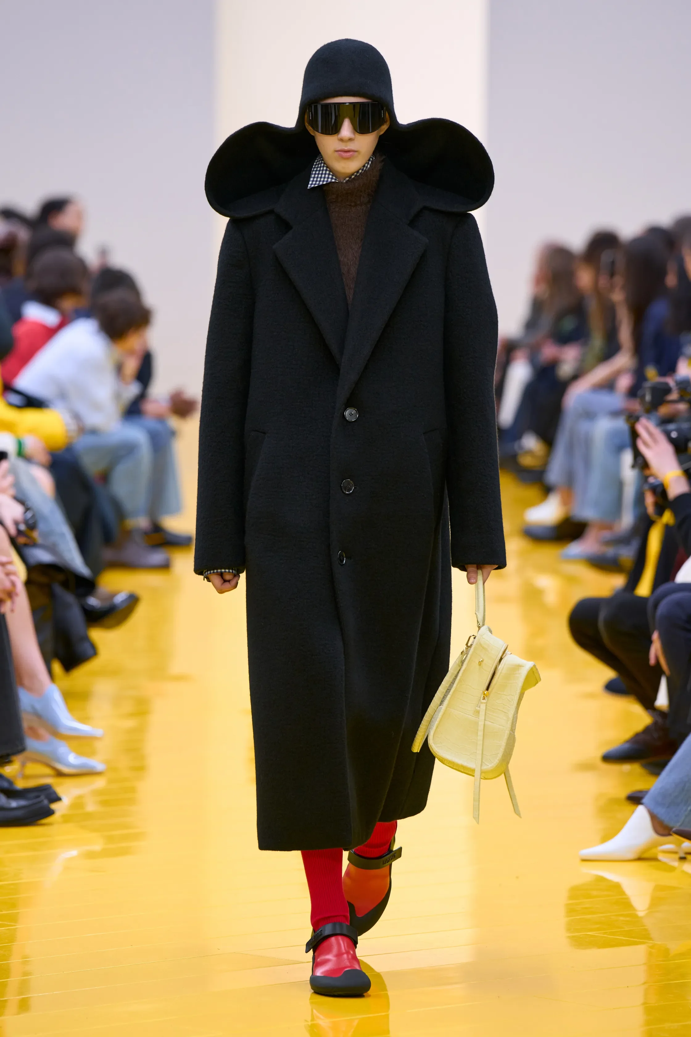 00026-loewe-fall-2026-ready-to-wear-credit-gorunway.webp
