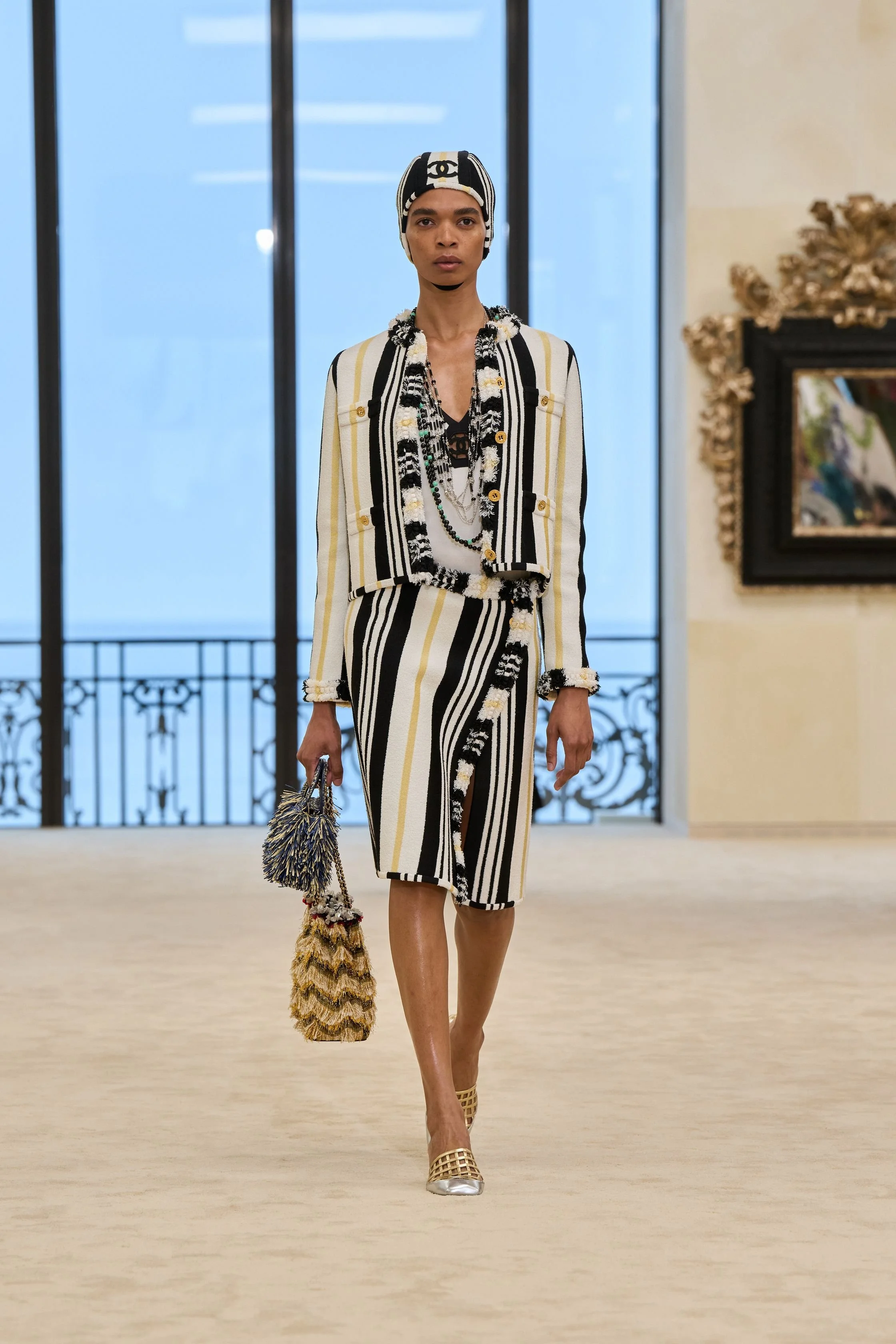00022-chanel-resort-2027-credit-gorunway.jpg