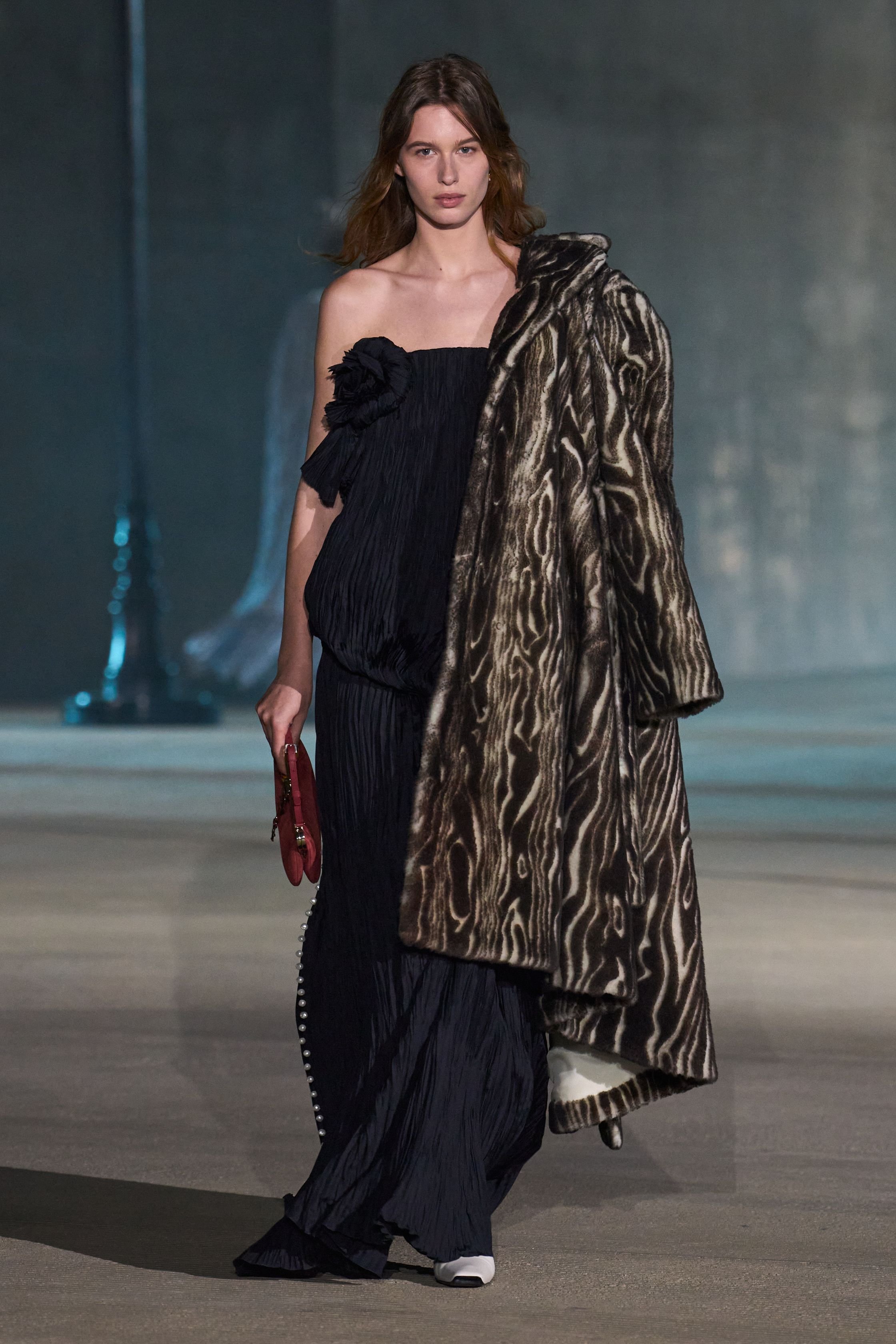 00031-christian-dior-resort-2027-credit-gorunway.jpg