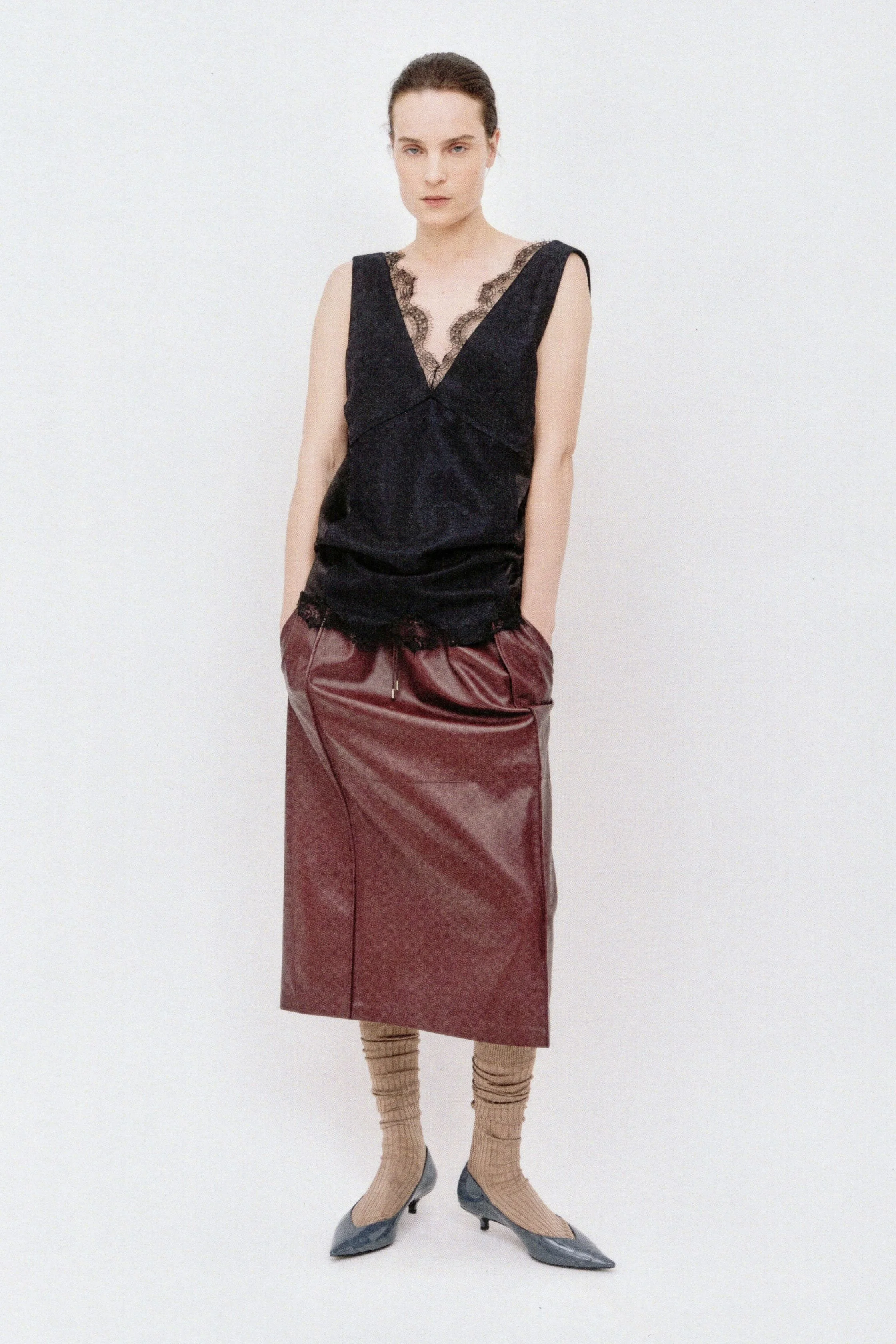 00023-carven-pre-fall-2026-details-credit-brand.jpg