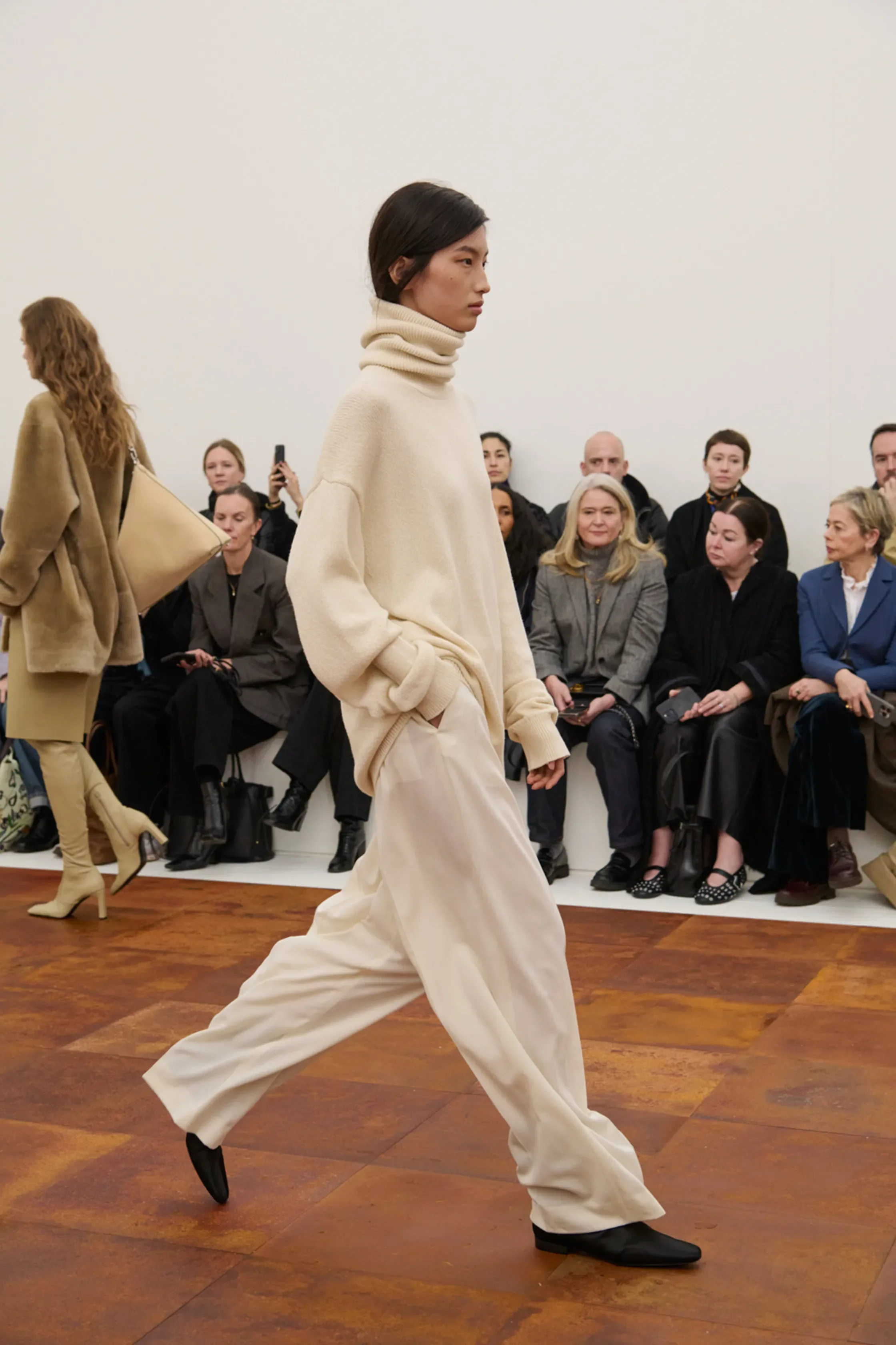 00008-toteme-fall-2025-ready-to-wear-credit-brand.webp