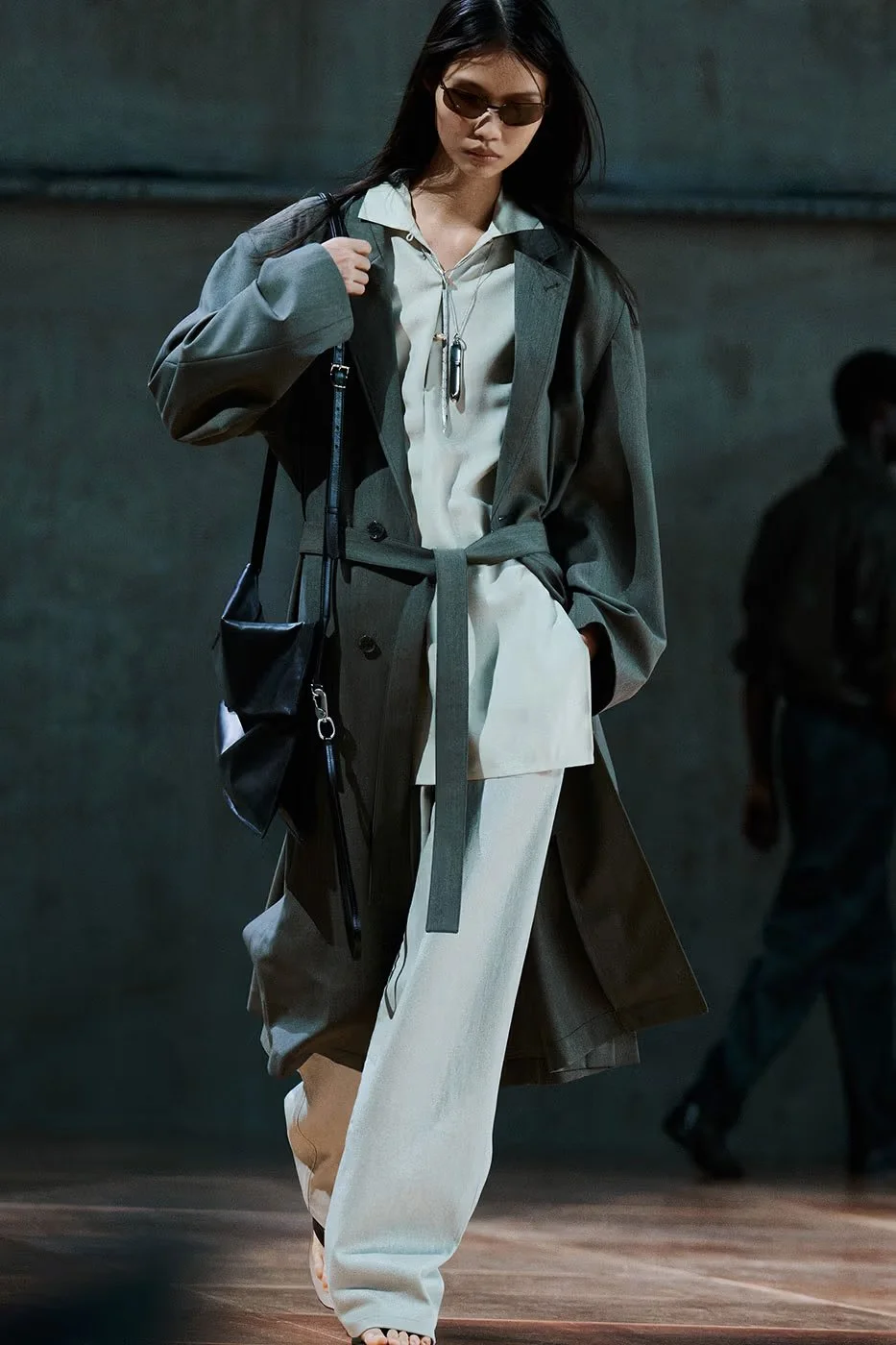 https___hypebeast.com_image_2026_06_24_lemaire-ss27-paris-fashion-week-runway-collection-004.jpg