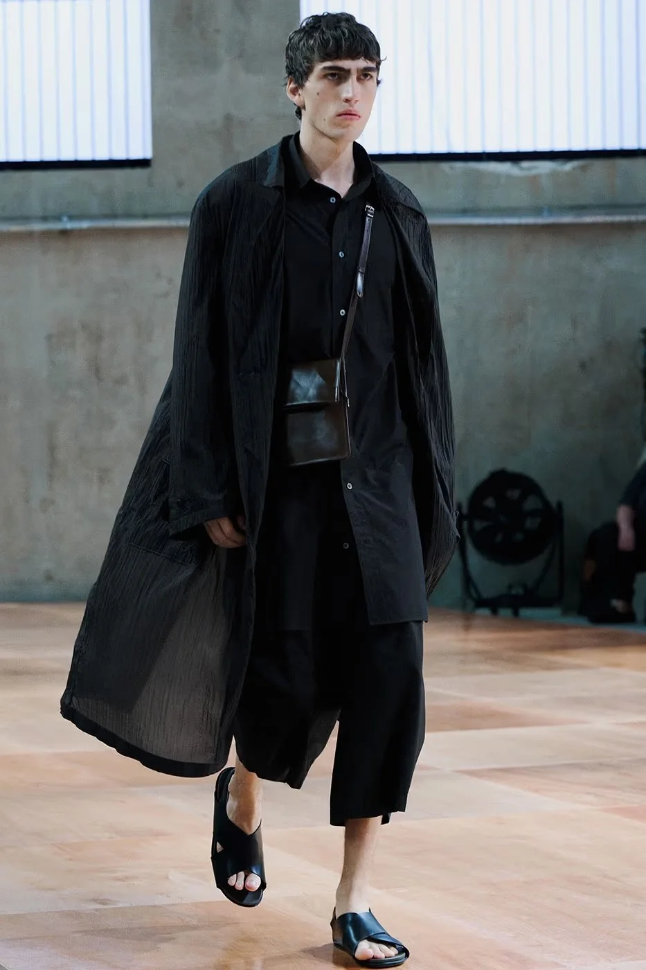 https___hypebeast.com_image_2026_06_24_lemaire-ss27-paris-fashion-week-runway-collection-006.jpeg