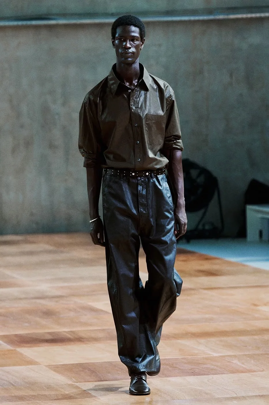 https___hypebeast.com_image_2026_06_24_lemaire-ss27-paris-fashion-week-runway-collection-021.jpeg
