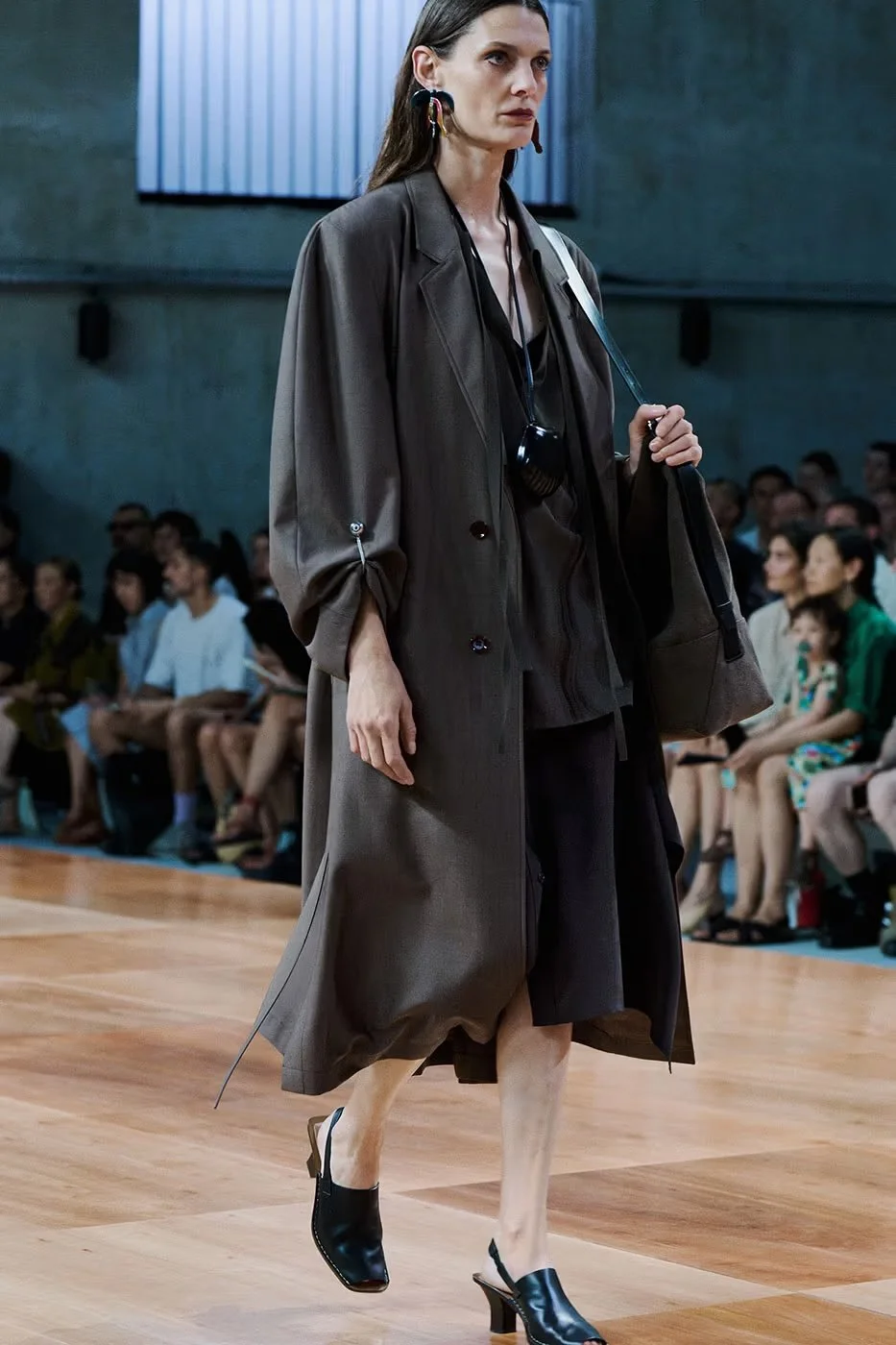 https___hypebeast.com_image_2026_06_24_lemaire-ss27-paris-fashion-week-runway-collection-024.jpeg