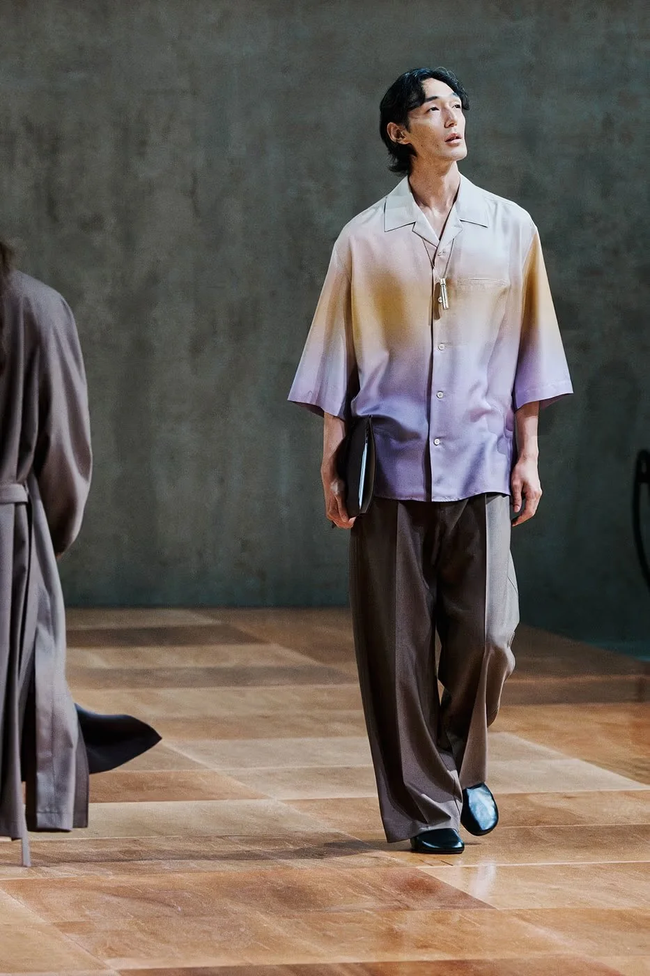 https___hypebeast.com_image_2026_06_24_lemaire-ss27-paris-fashion-week-runway-collection-046.jpeg