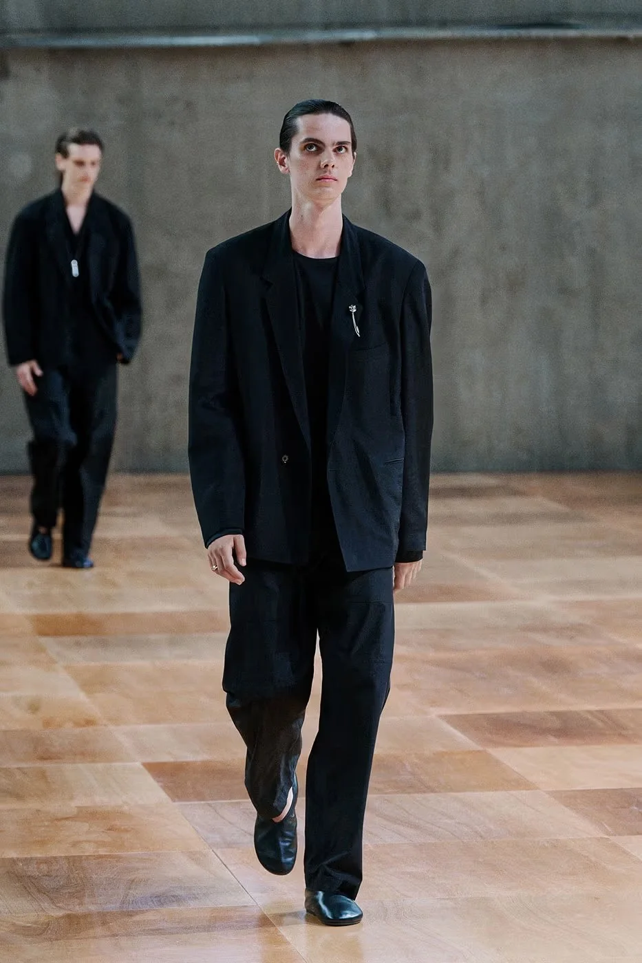 https___hypebeast.com_image_2026_06_24_lemaire-ss27-paris-fashion-week-runway-collection-056.jpeg
