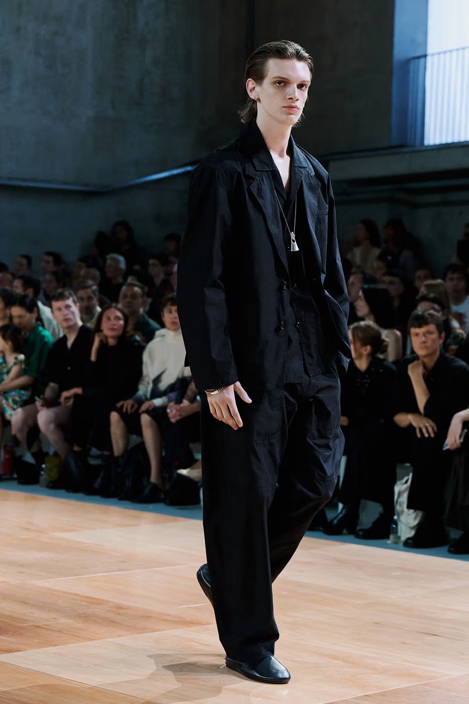 https___hypebeast.com_image_2026_06_24_lemaire-ss27-paris-fashion-week-runway-collection-057.jpg