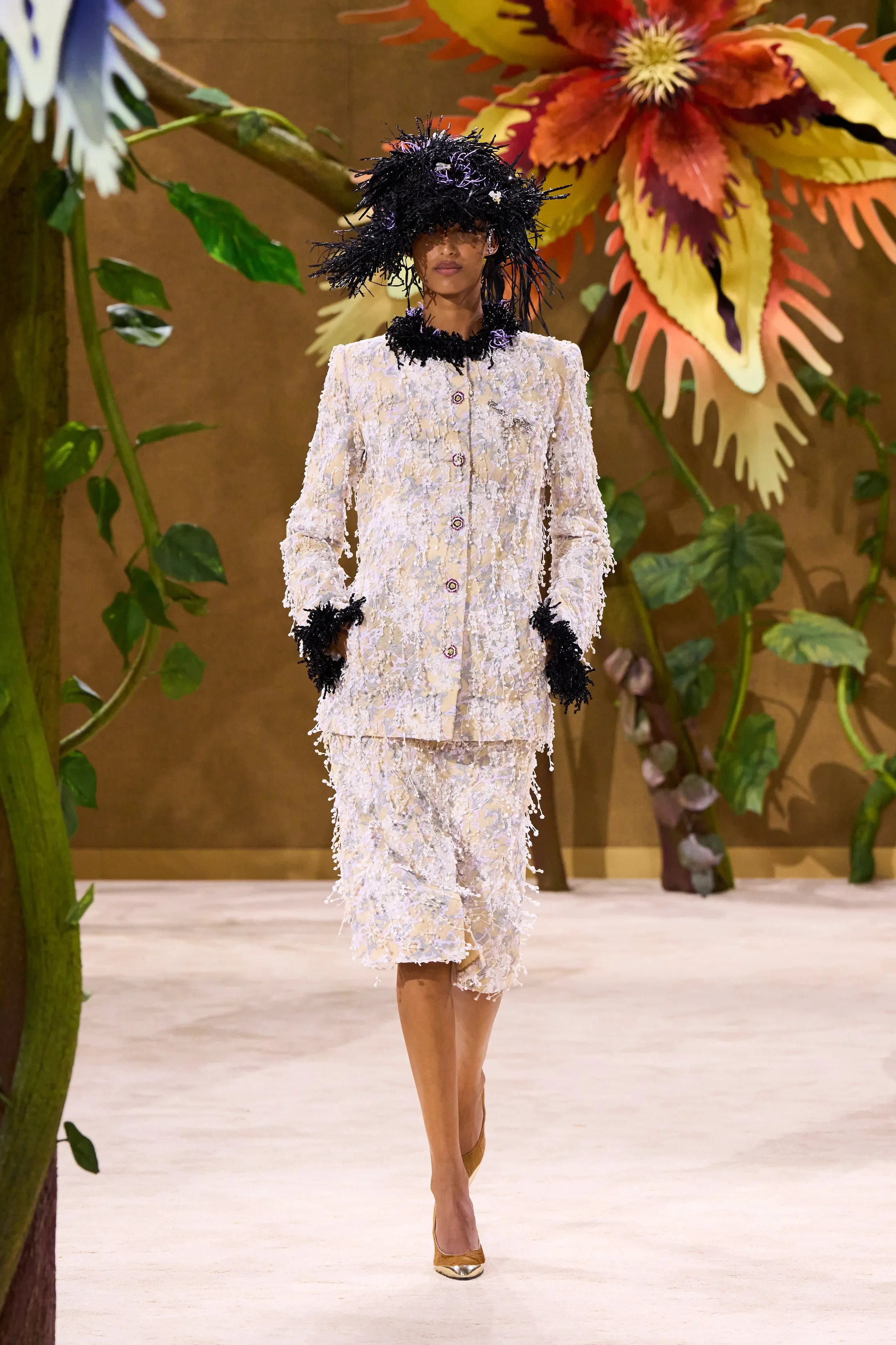 00017-chanel-fall-2026-couture-credit-gorunway.webp