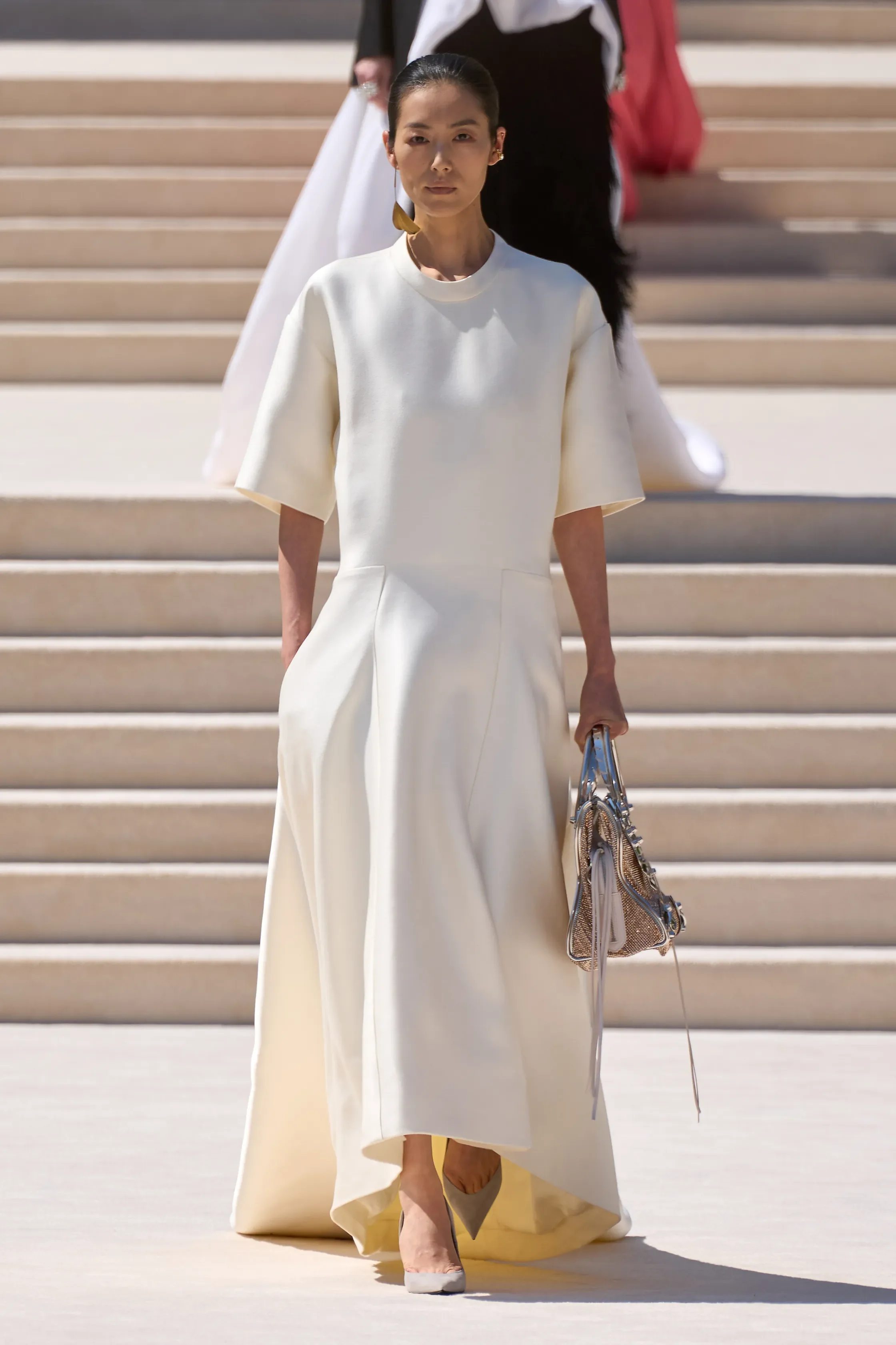 00005-balenciaga-fall-2026-couture-credit-gorunway.jpg.webp
