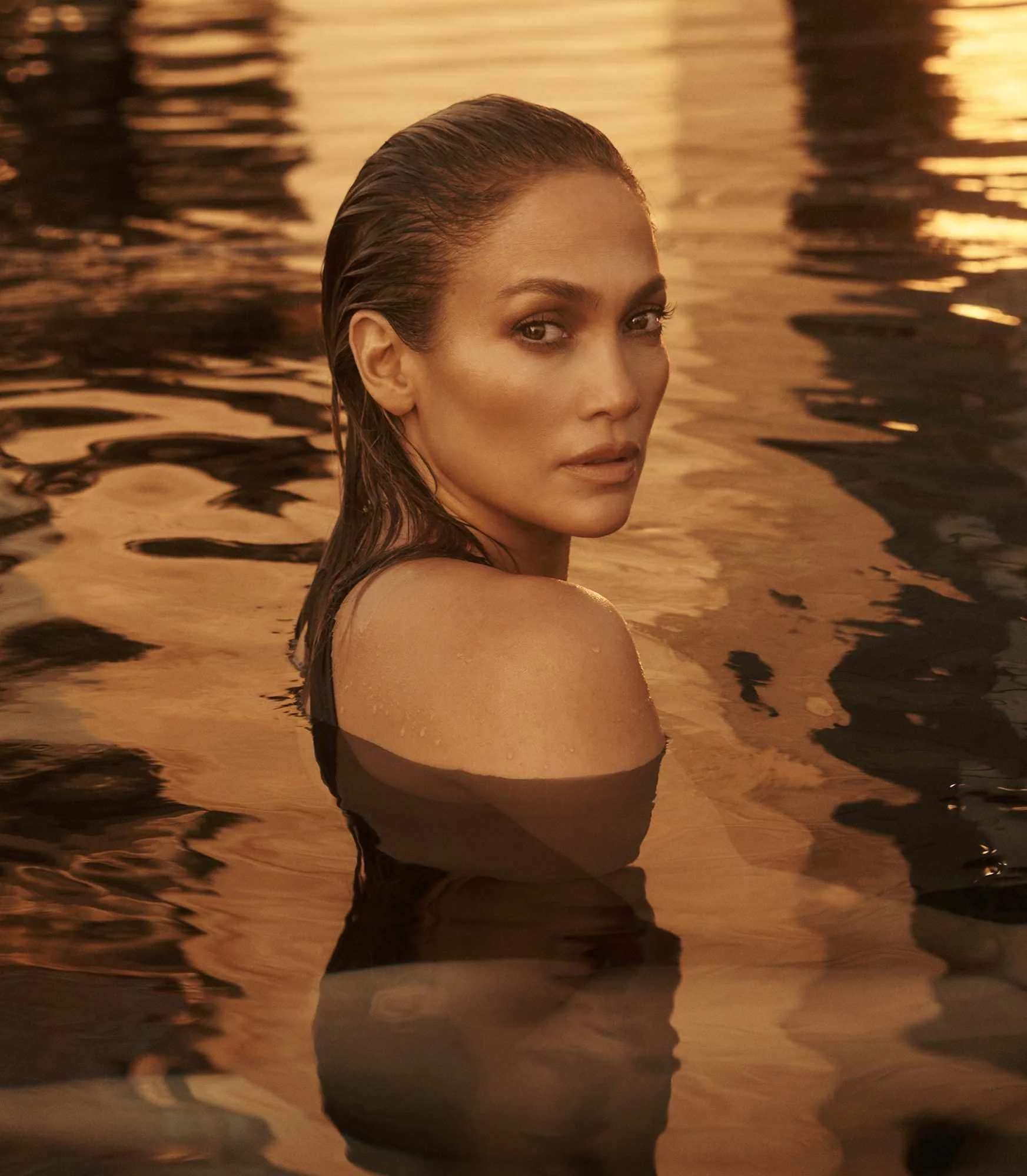 jlo-beauty-2000-db4ff3d2ffd3491588fc039cd0de4142.jpg