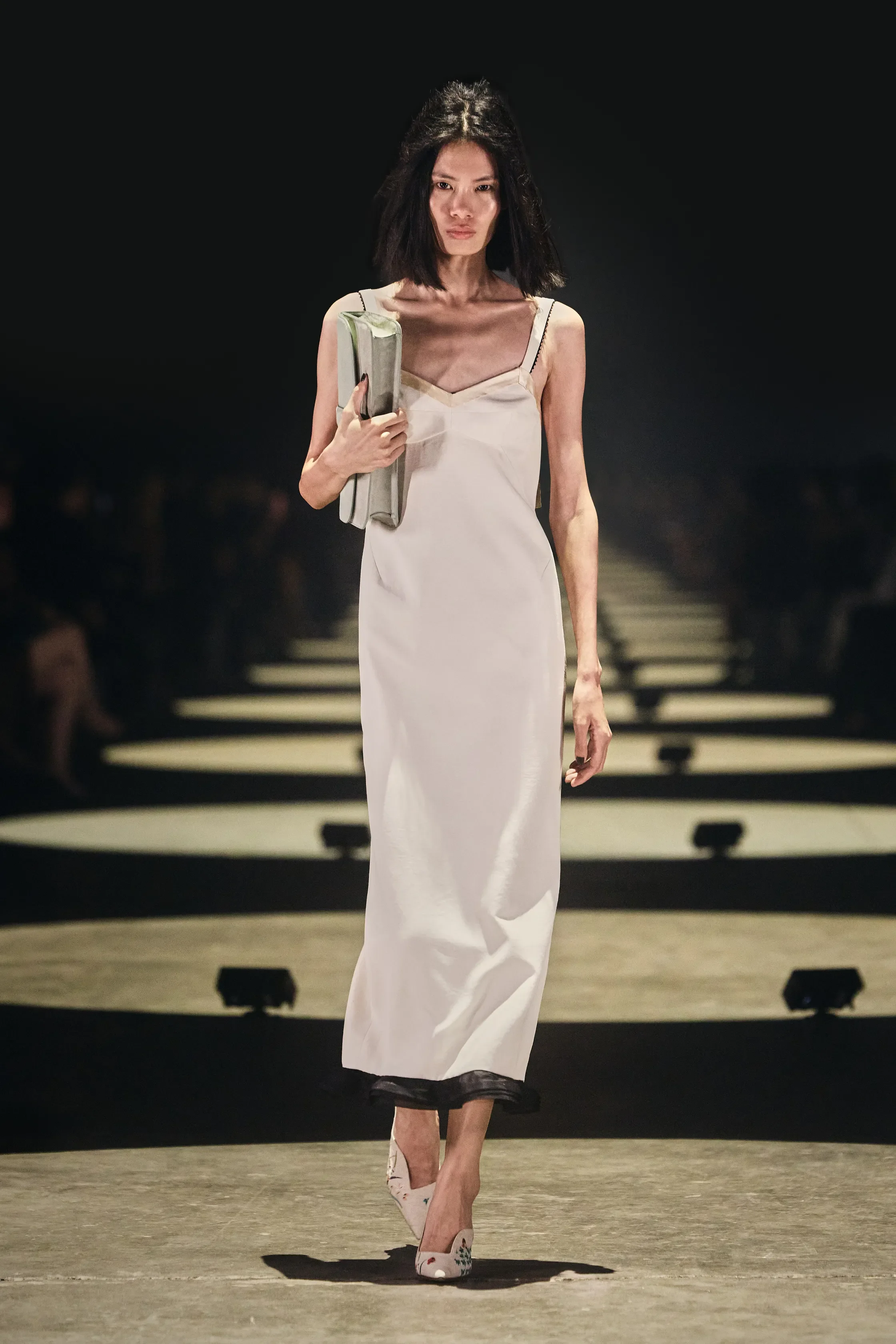 00024-khaite-spring-2027-ready-to-wear-credit-brand.jpg.webp