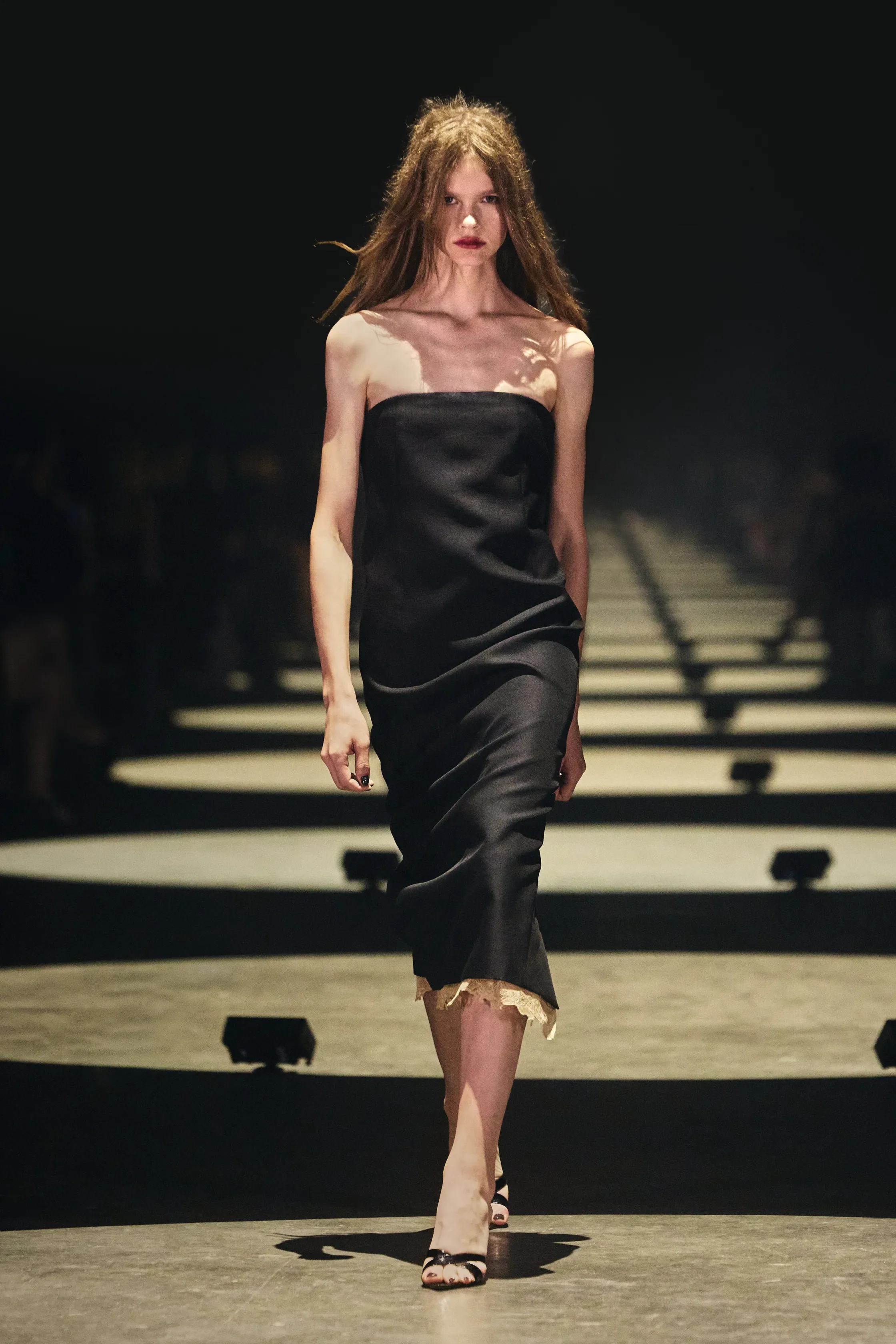 00032-khaite-spring-2027-ready-to-wear-credit-brand.jpg.webp
