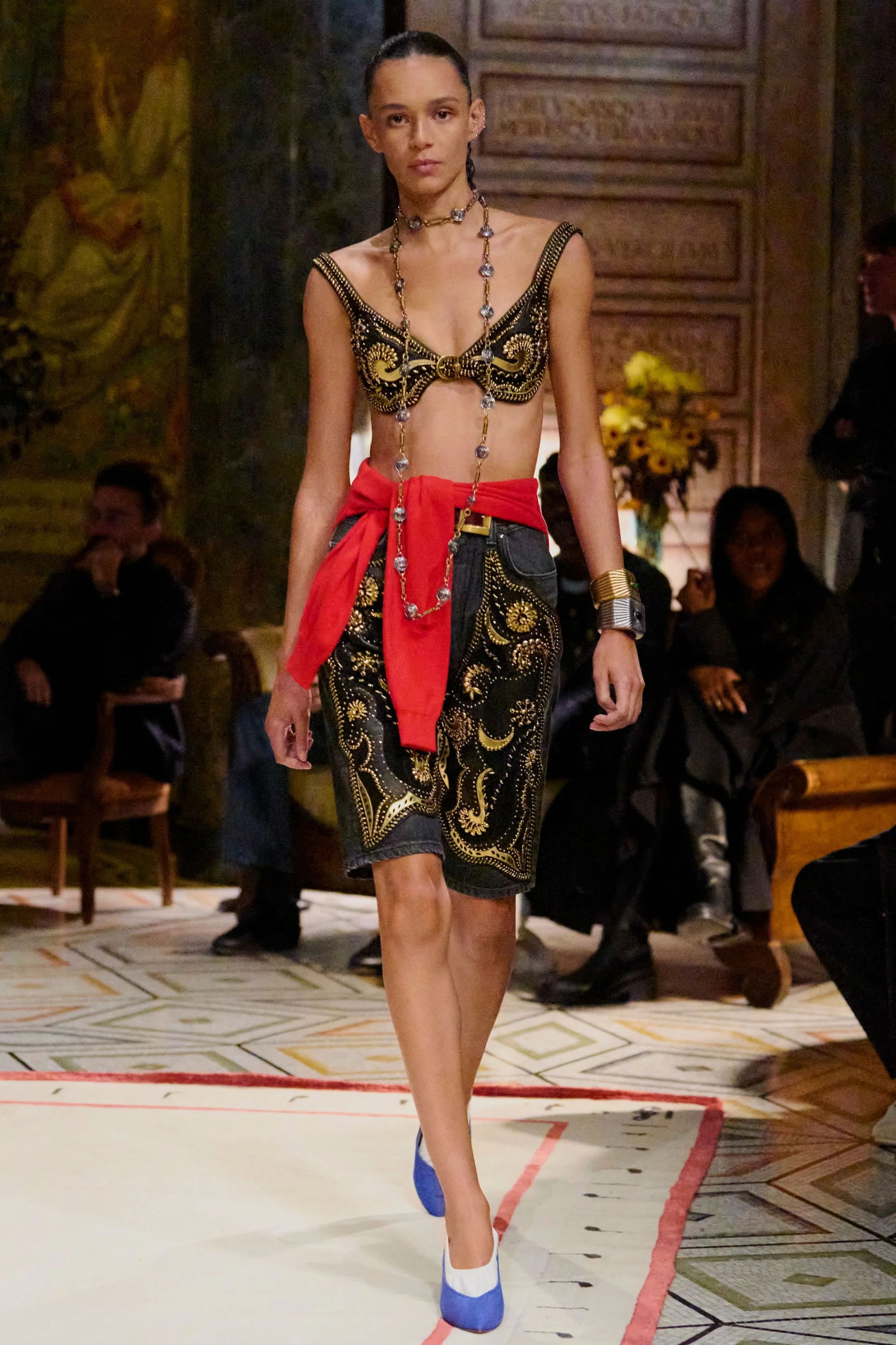 00073-versace-spring-2026-ready-to-wear-credit-brand.jpg
