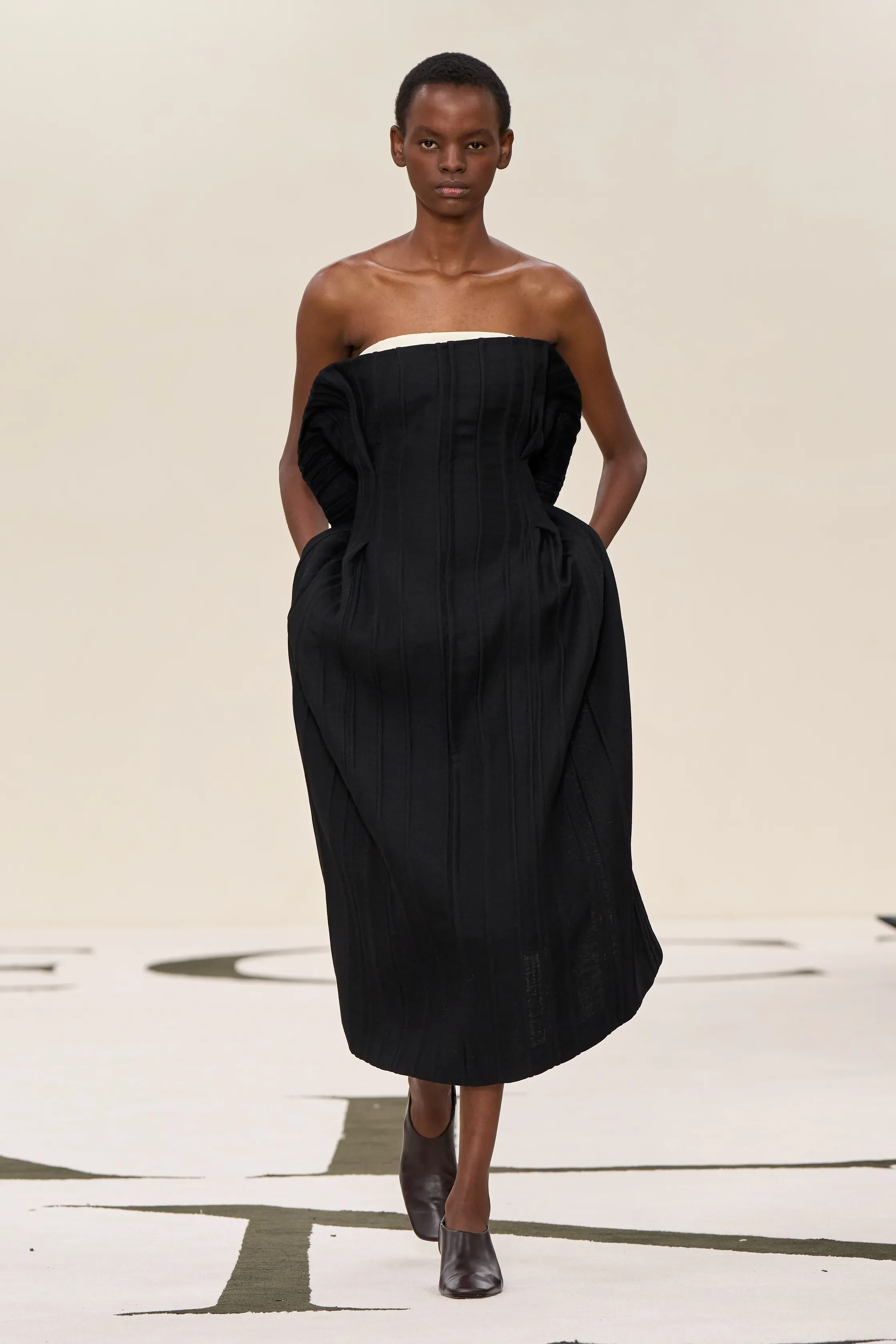 00052-calvin-klein-collection-fall-2025-ready-to-wear-credit-brand.jpg.webp