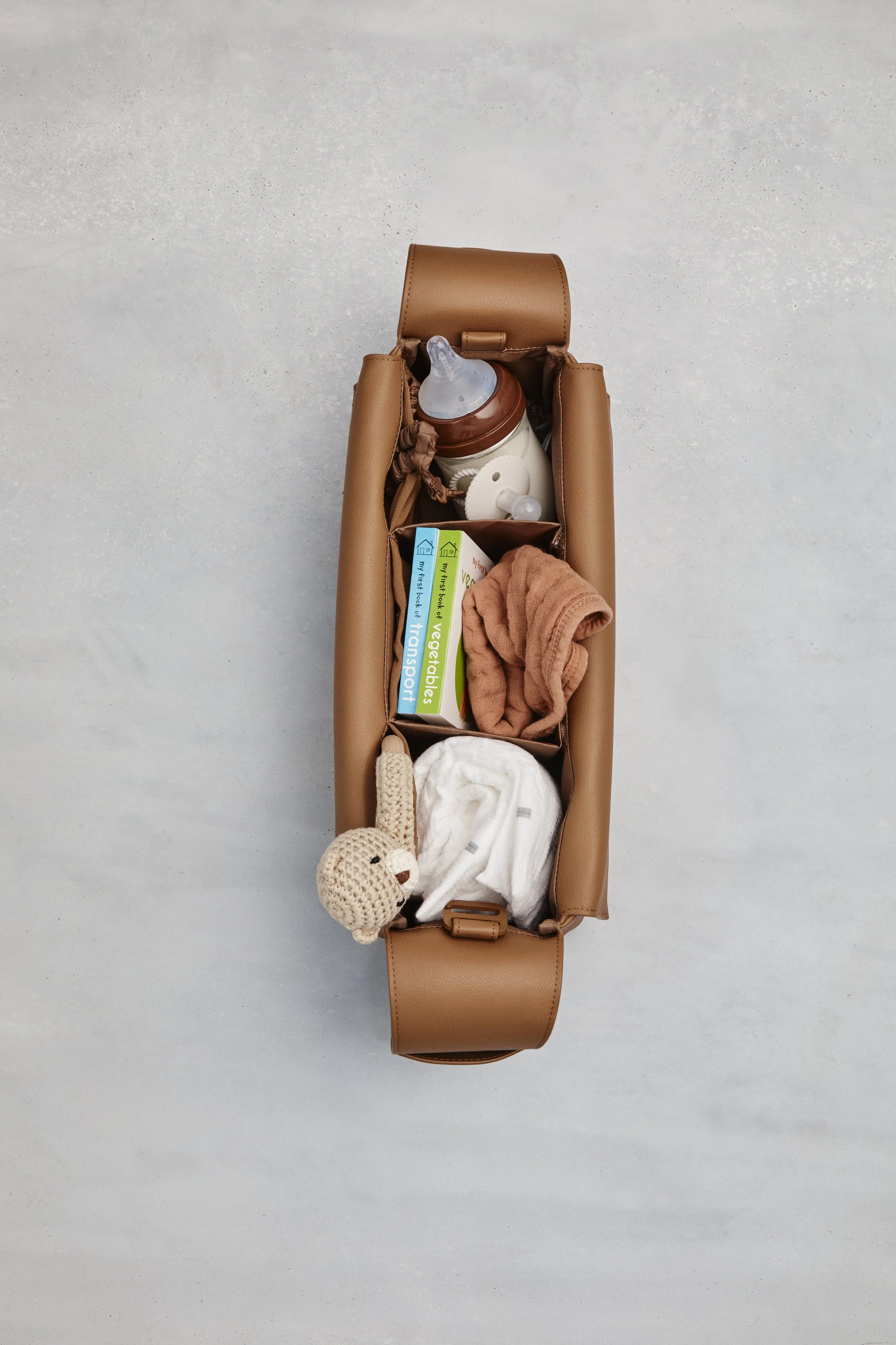 BEIS_PARENT_04_STROLLER_CADDY_CAMEL_0137.jpg