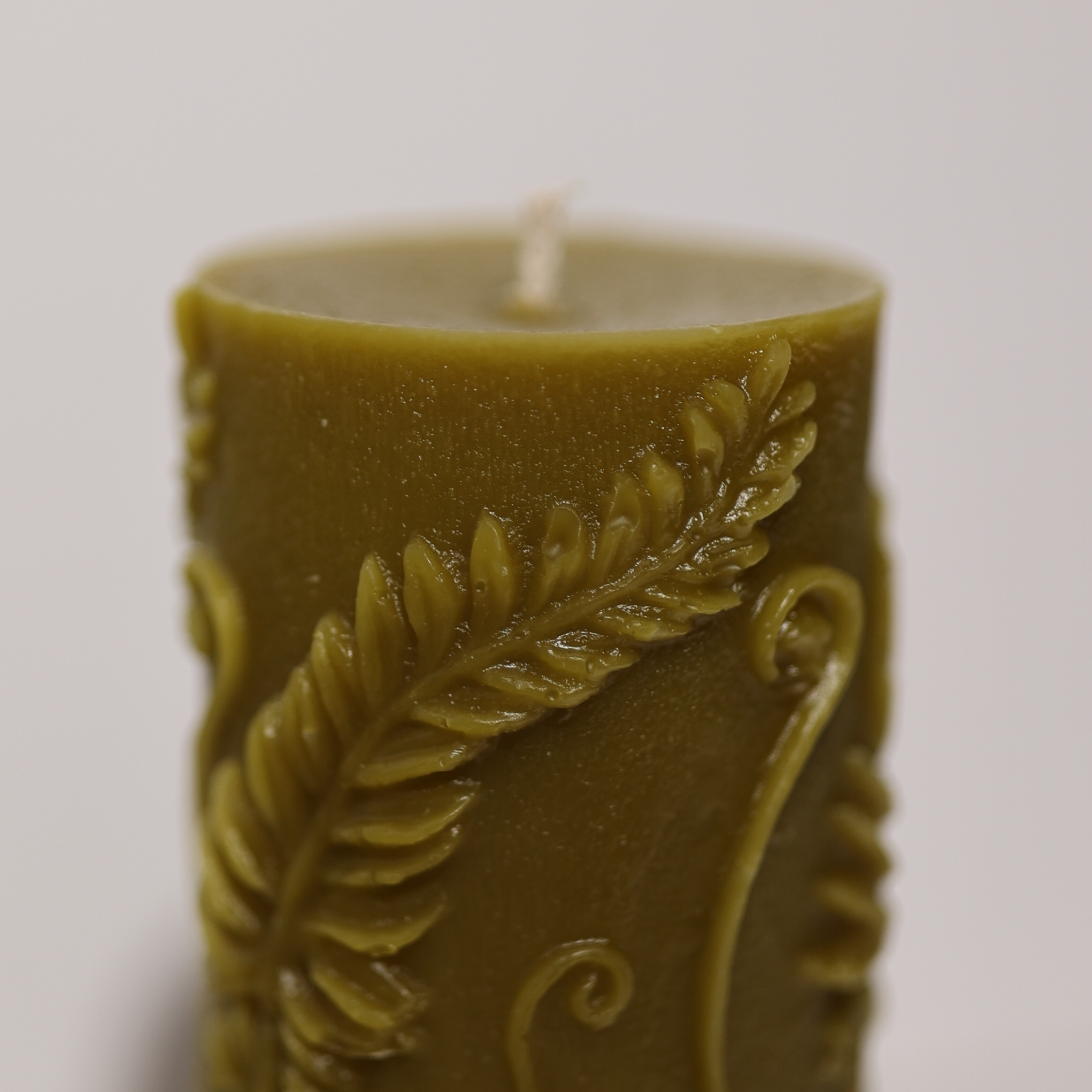 chartreuse fern candle close.png