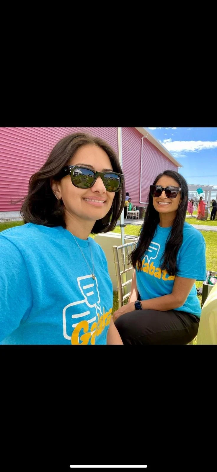 Two speech bubbles with the word 'Galabata' in yellow on a blue background