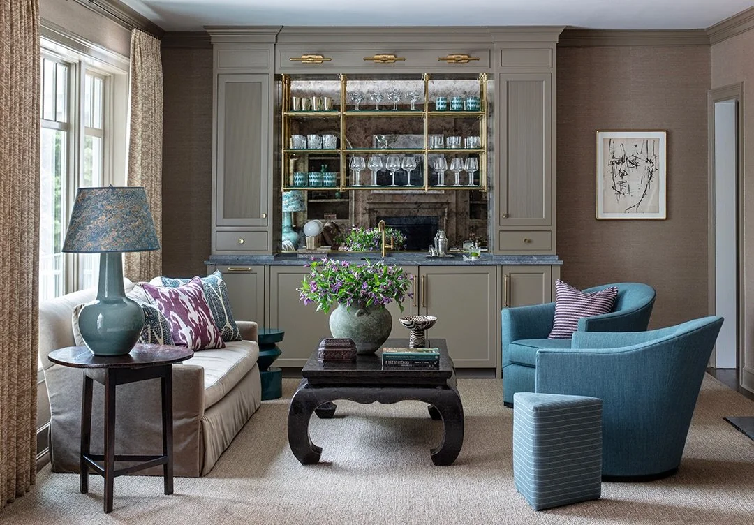 Cool, calm, collected - and ready for a cocktail.

Architecture @menloarchitecture 
Furnishings @lizziecullencox 
📷&nbsp;@gordongregoryphoto 

#interiordesign&nbsp;#classicdesign&nbsp;&nbsp;#interiorstyling&nbsp;#traditionalhome #laurenknowlsondesig