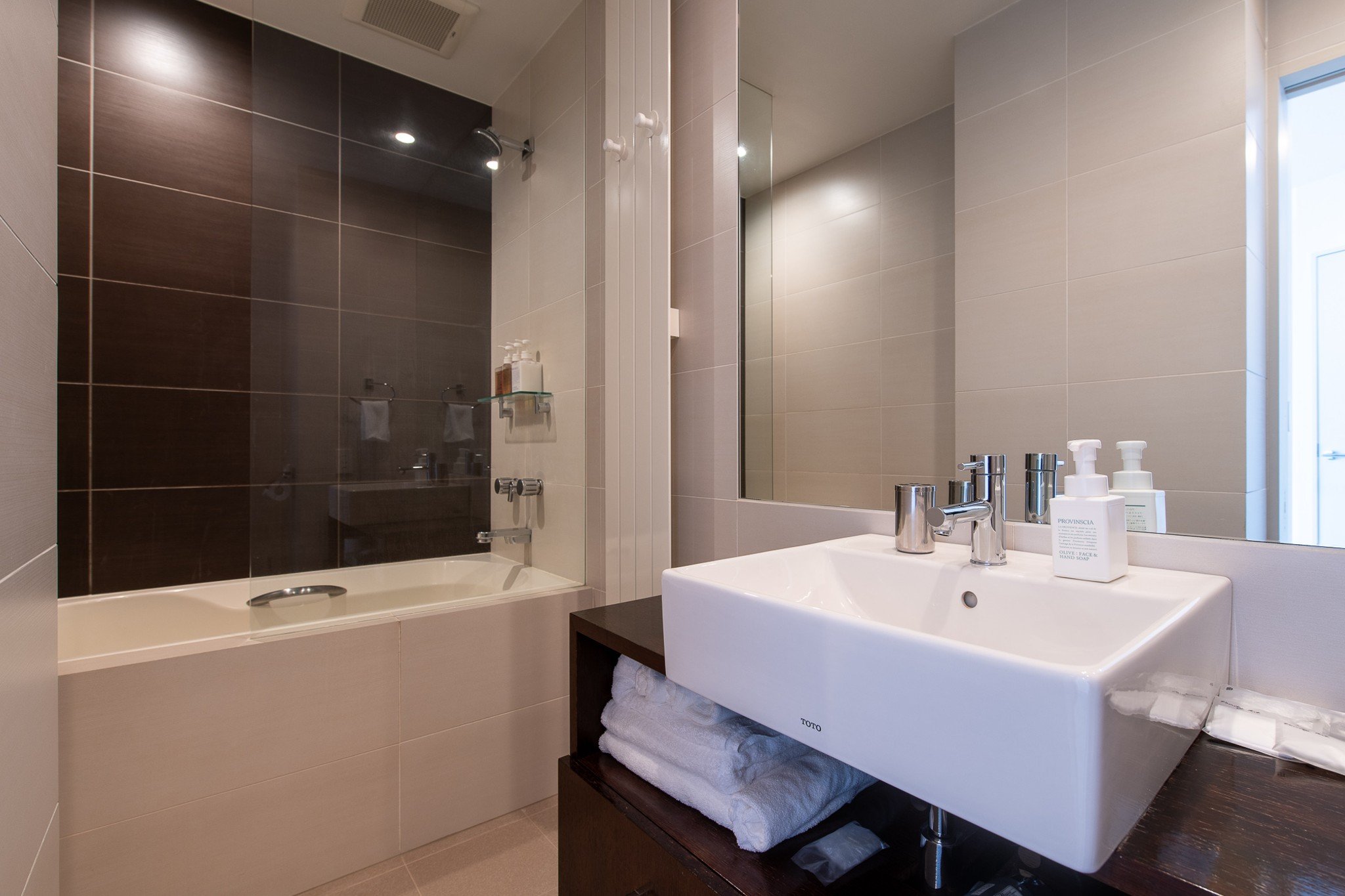 FW_17_2BR and 1BR Suite.jpg