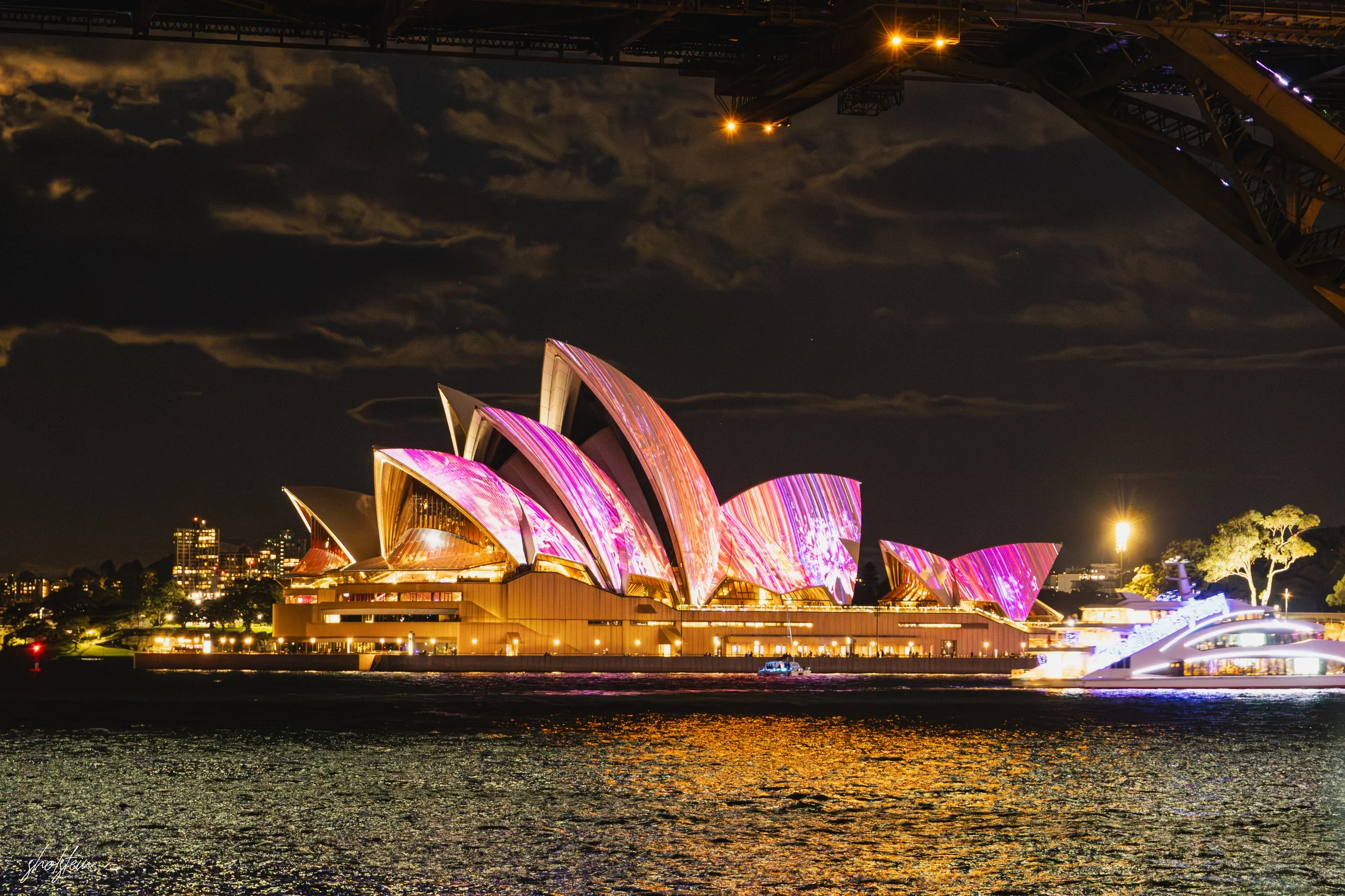 Vivid-Sony Cruise 3-6-26-1-53-l.jpg